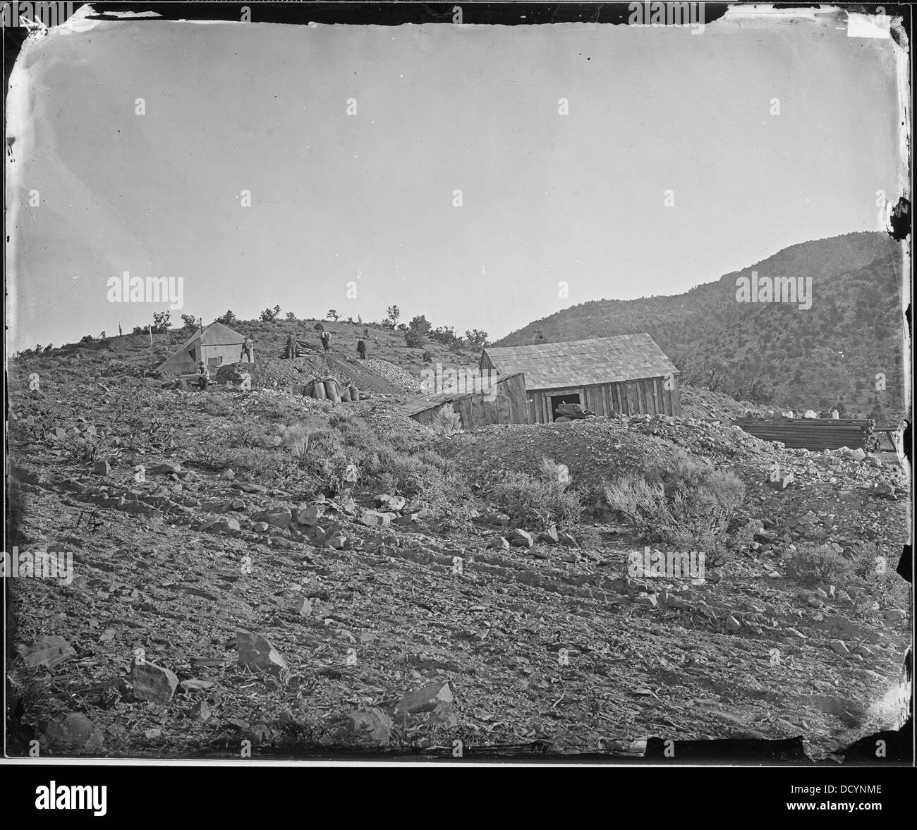 Un campo minerario in Nevada, che raffigura un sito storico legato alla storia mineraria del Nevada e al duro lavoro coinvolto nelle operazioni minerarie. Foto Stock