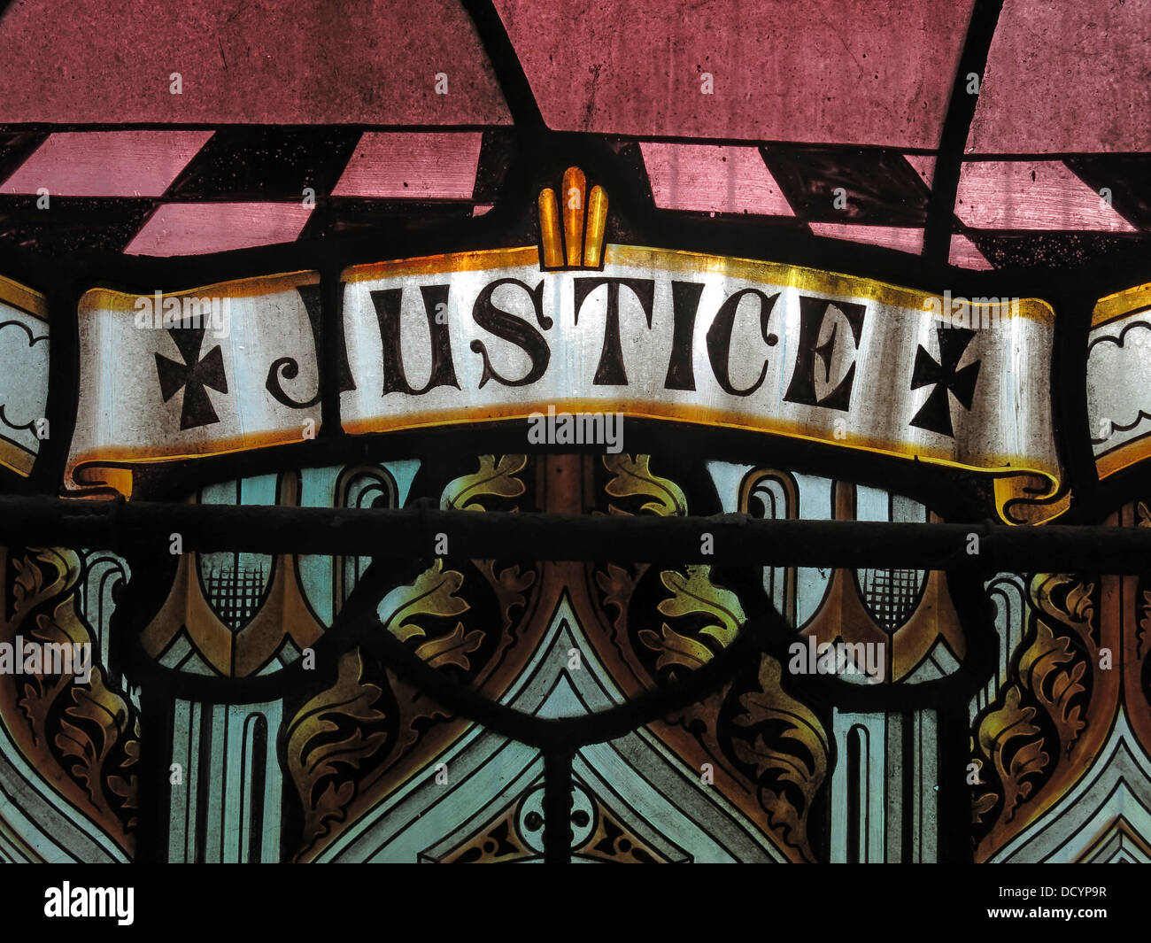 Giustizia vetrata,Lacock Abbey,Lacock,Wiltshire, Inghilterra, SN15 Foto Stock