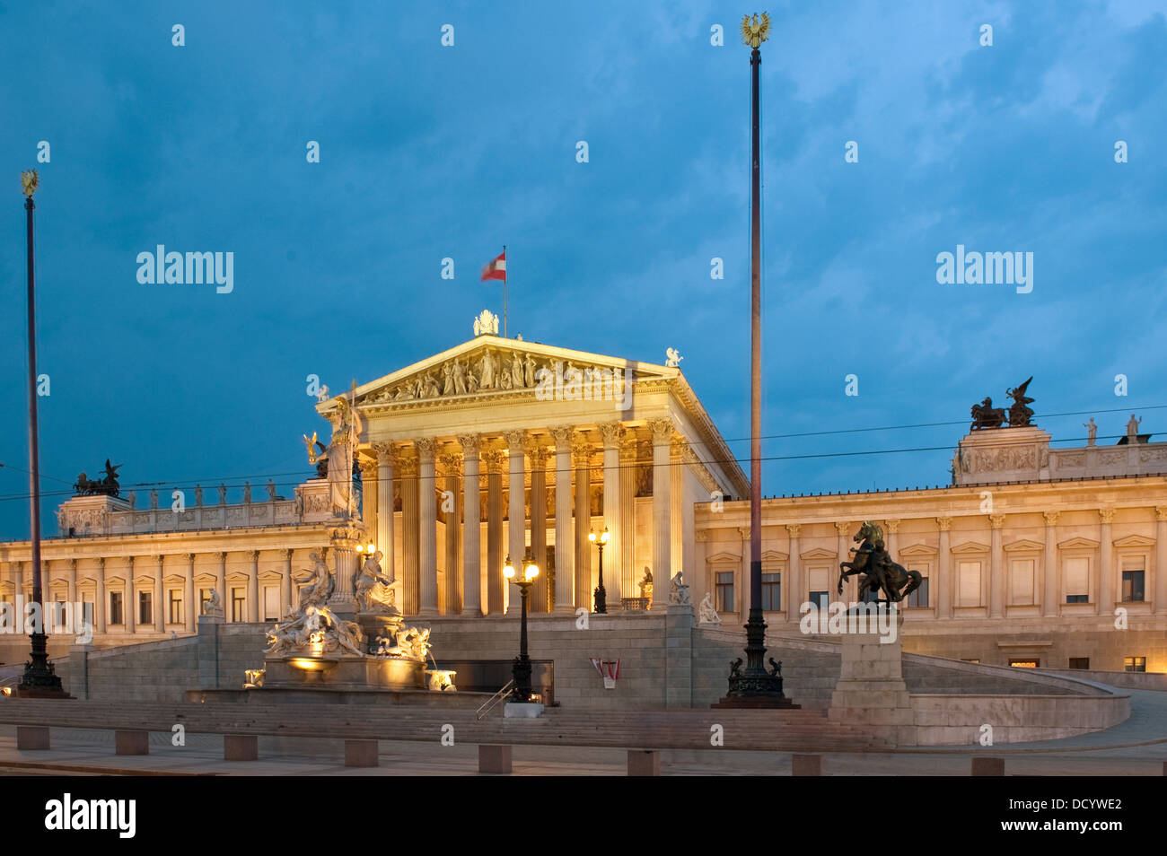 Il Parlamento di Vienna, Austria su una sera d'estate Foto Stock