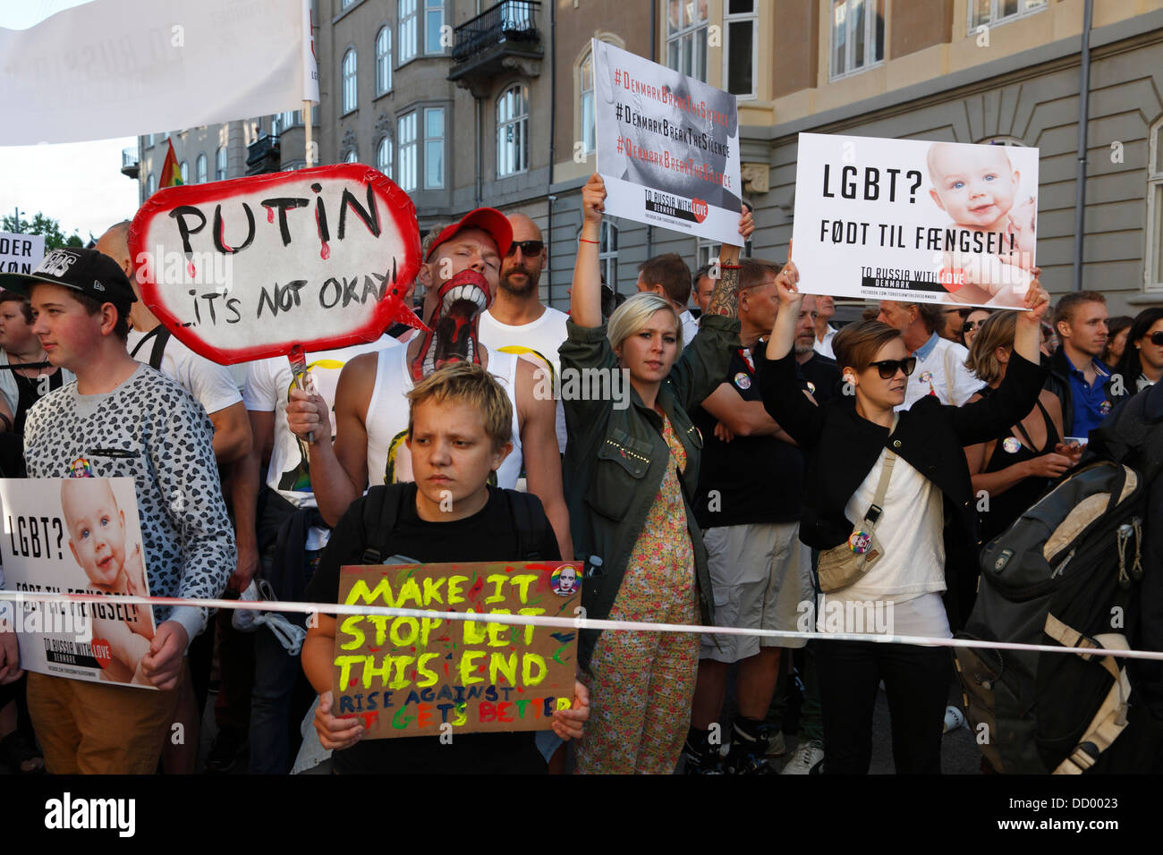 20 agosto 2013 - 10.000 dimostrare a Copenaghen al di fuori dell'Ambasciata russa contro la Federazione anti-gay leggi. Foto Stock