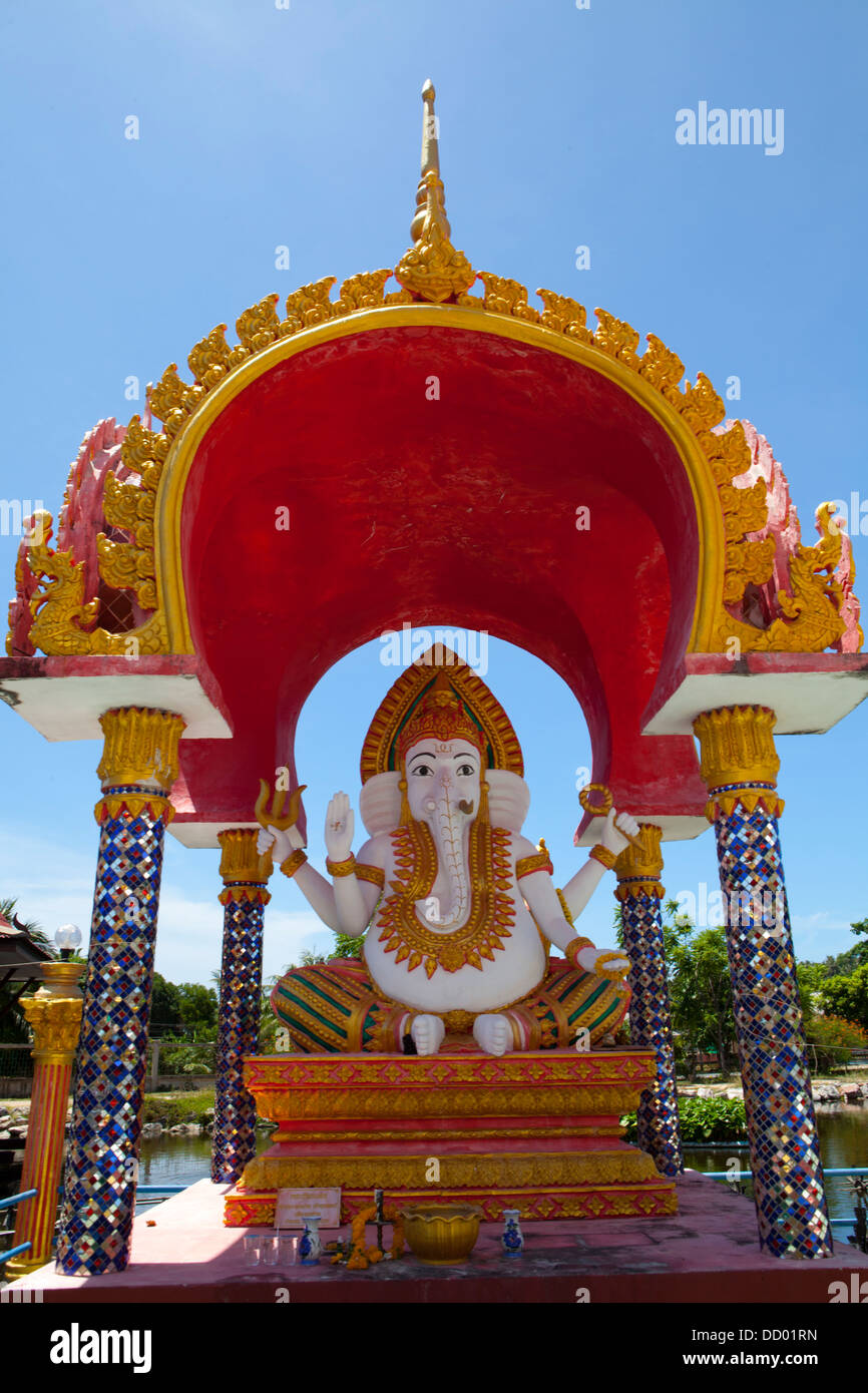 Statue di Wat Plai Laem su Ko Samui Island nel Golfo di Thailandia. Foto Stock