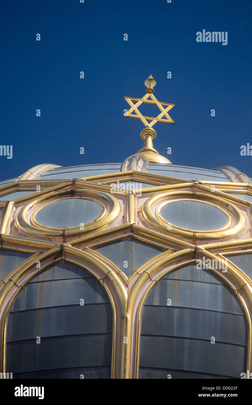 Neue Synagogue la Nuova Sinagoga Stella di Davide sulla cupola con cielo blu Oranienburger Strasse Scheunenviertel Mitte Berlino Germania Foto Stock