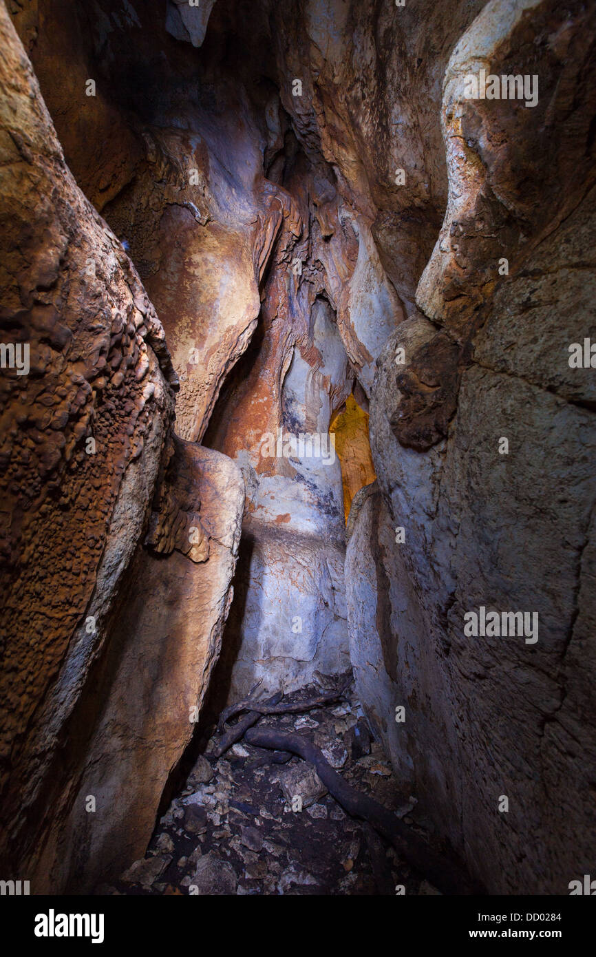 In una caverna di Crimea sul chatyr-dag plateau Foto Stock