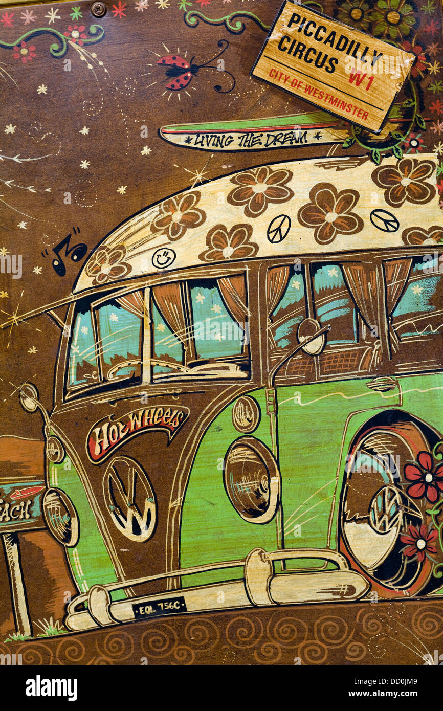 Decorate in una Volkswagen camper van/Bus Hippy Van Foto Stock