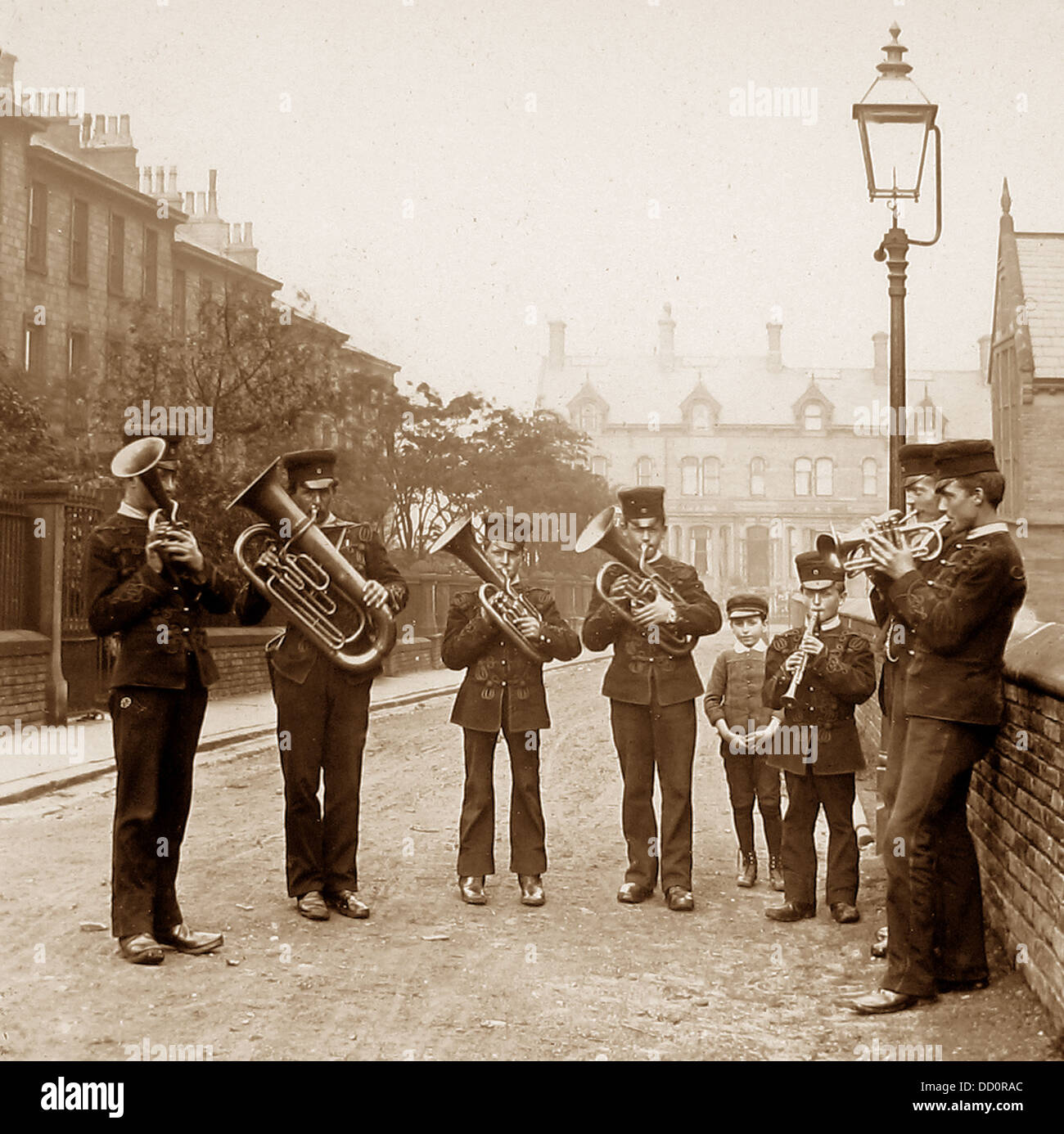 Il tedesco Street Band in Bradford periodo Vittoriano Foto Stock