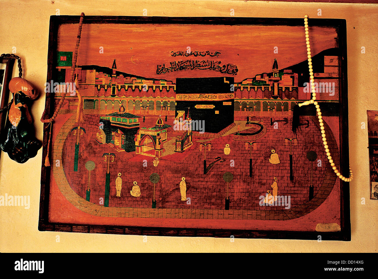 Un grande dipinto ad olio su pannelli duri 'Kaaba' è incorniciato con dei fiammiferi con meticolosa attenzione ai dettagli e la linea artista ha Foto Stock