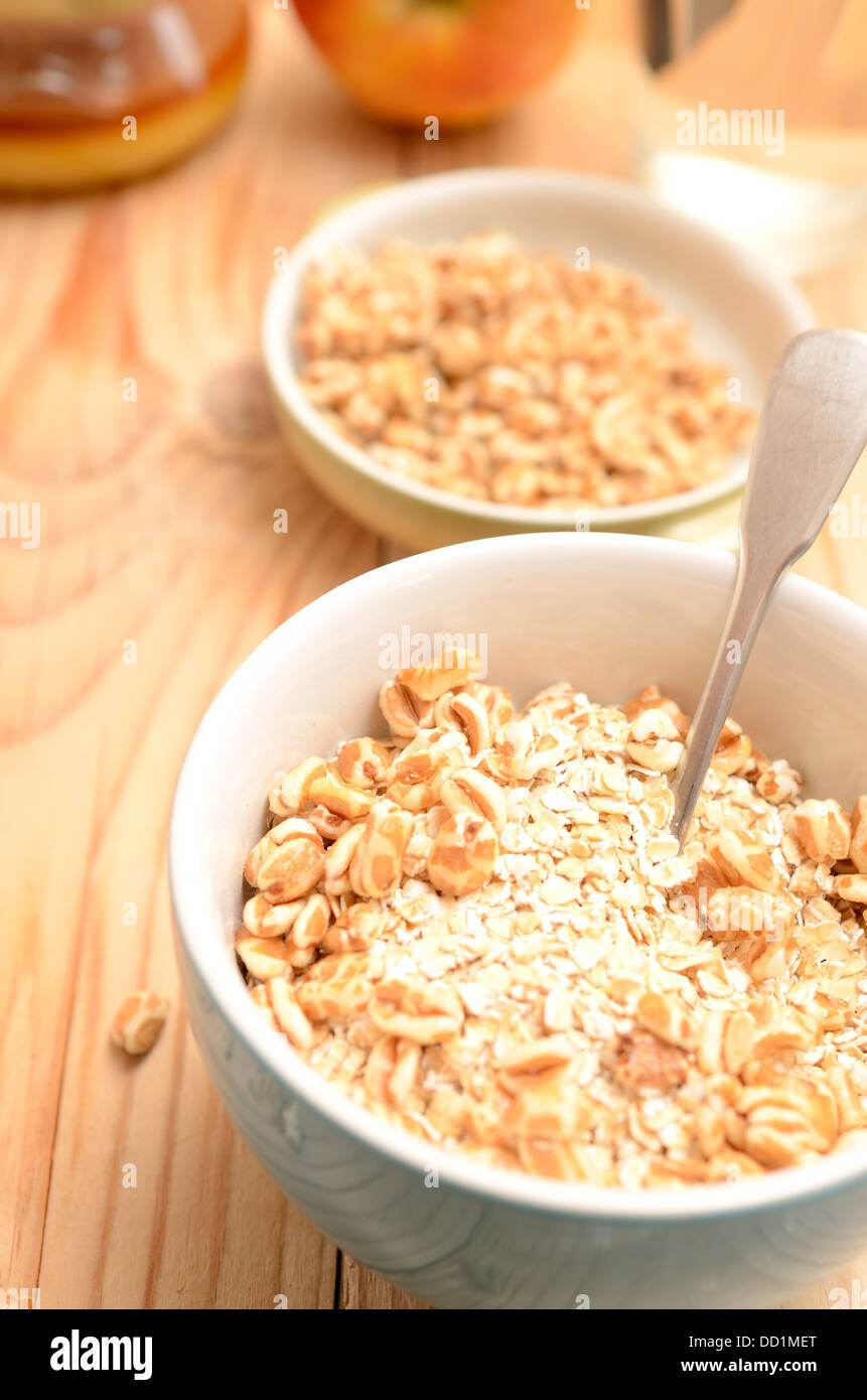 Sana colazione con fiocchi di avena e miele aromatizzato spelta Foto Stock