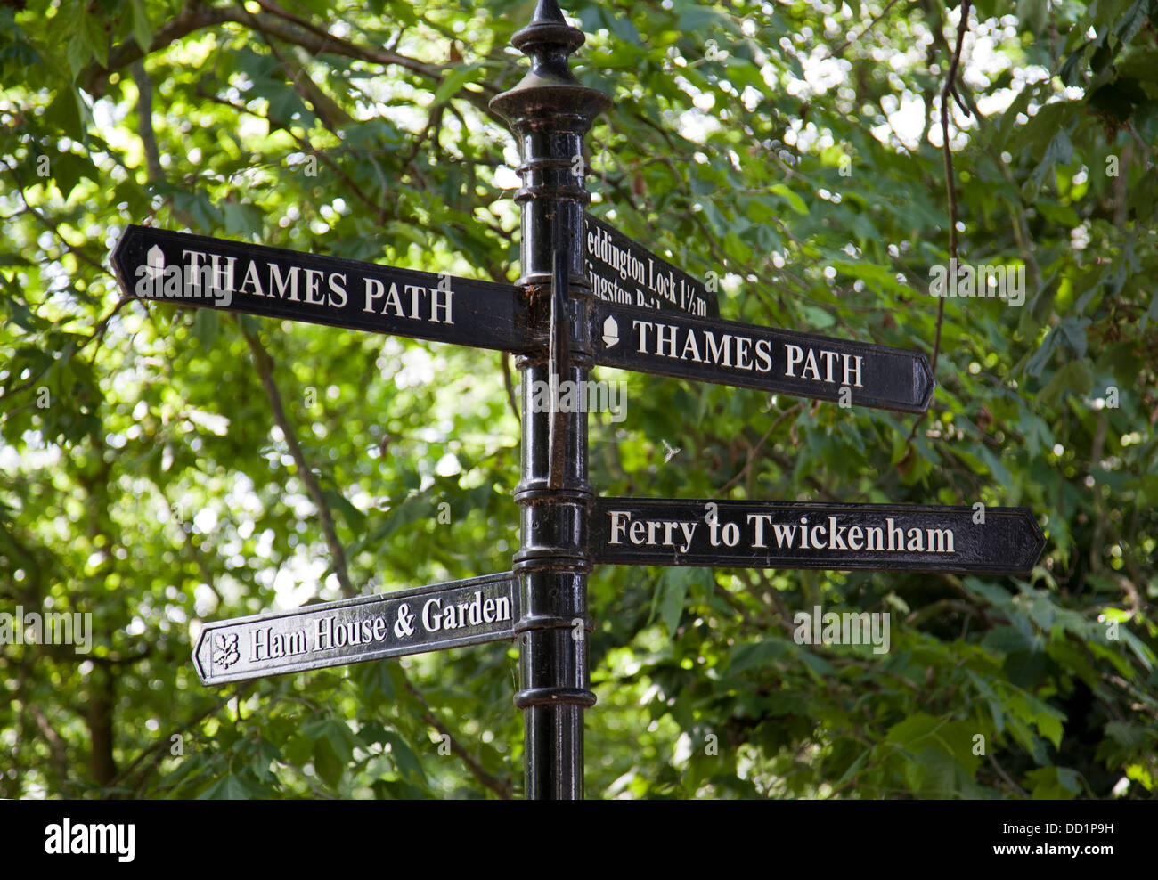 Thames Path segno lungo il fiume a Richmond - TW9 London REGNO UNITO Foto Stock
