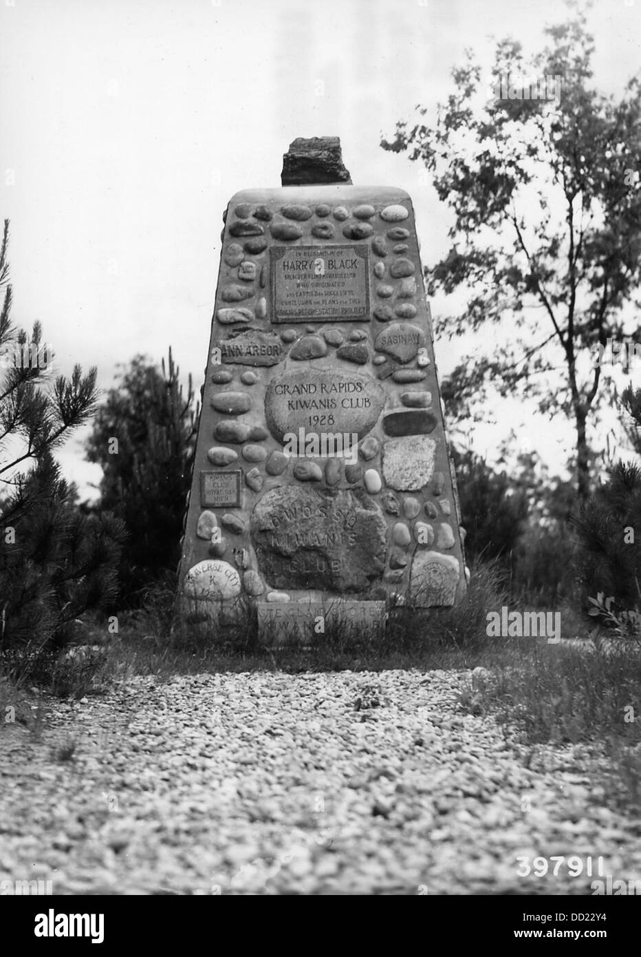 Il Kiwanis Monument onora gli sforzi del Kiwanis Club nel servizio alla comunità. Questo monumento è un simbolo dell'impegno del club per il servizio, la leadership e il coinvolgimento della comunità. Foto Stock