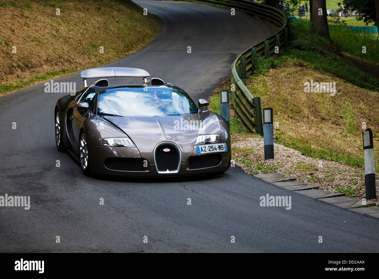 Un Bugatti Veyron sulla pista di Prescott Hill, Gloucestershire, Inghilterra Foto Stock