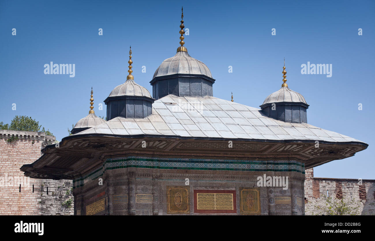 Ahmet II Fontana, il palazzo di Topkapi ad Istanbul in Turchia. Foto Stock