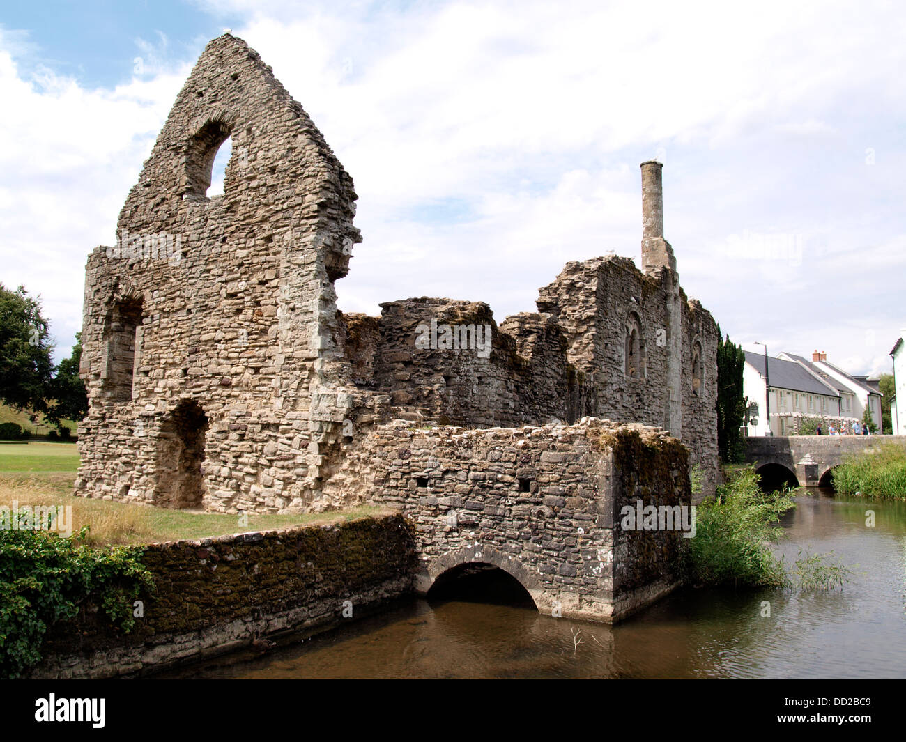 Constable's House e le rovine di una dimora normanna in Christchurch, Dorset, Regno Unito 2013 Foto Stock