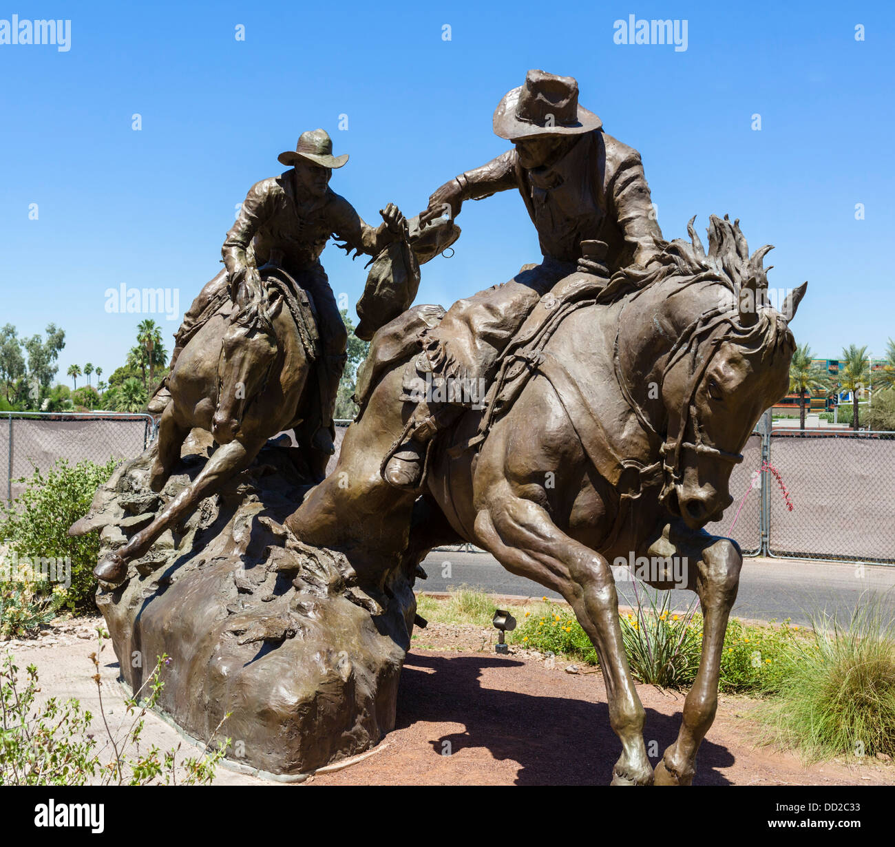 Statua per commemorare la storica Hashknife Pony Express post percorso, il Waterfront District, Scottsdale, Arizona, Stati Uniti d'America Foto Stock