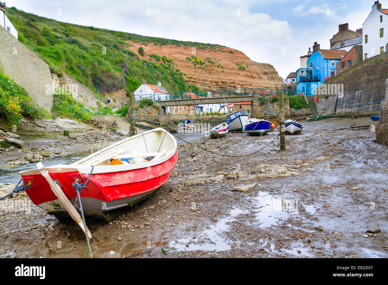 Barche a Staithes Yorkshire Inghilterra UK Europa Foto Stock