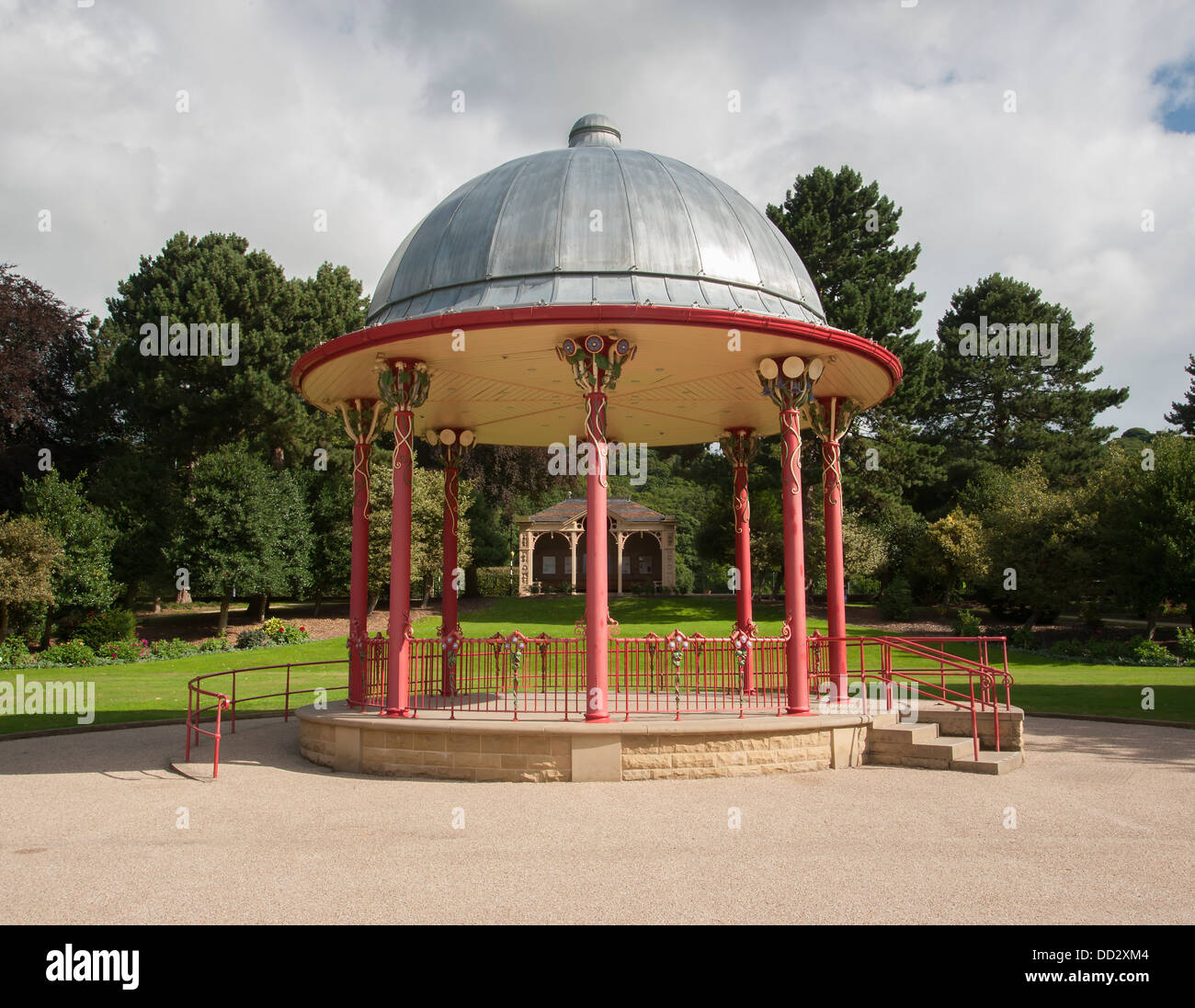 Il ferro battuto in stile vittoriano in bandstand saltaire bradford Foto Stock