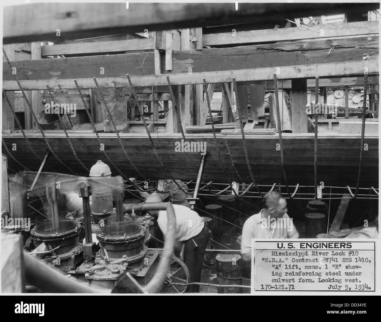 Foto con didascalia sul fiume Mississippi Lock 5E10. 'N.R.A.' Contratto 5EW741, ITA 1410. Sollevamento "a", mono. 1 "R" che mostra... - 282399 Foto Stock