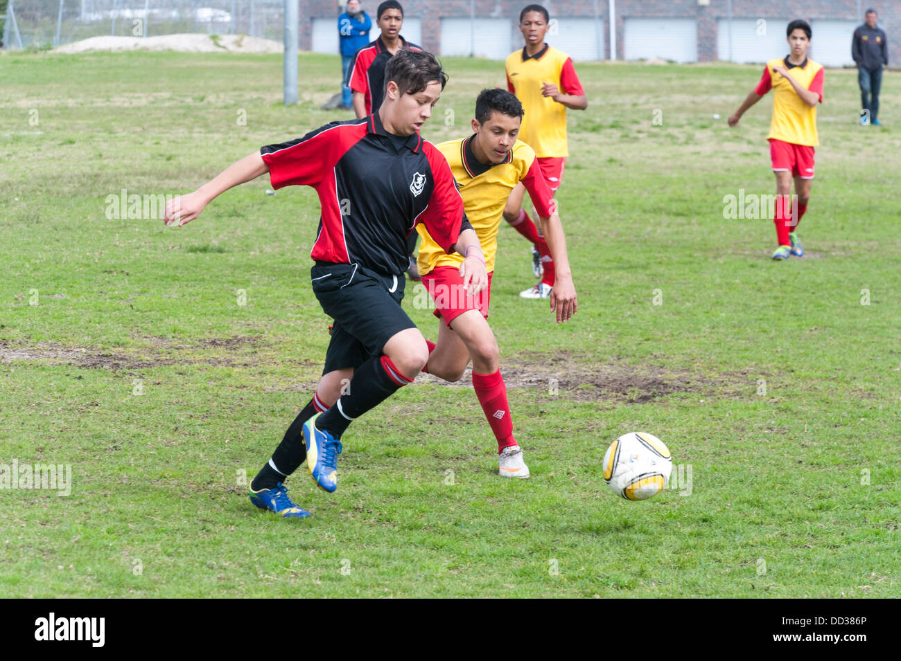 U15B i calciatori in azione giocando una partita di Cape Town, Sud Africa Foto Stock