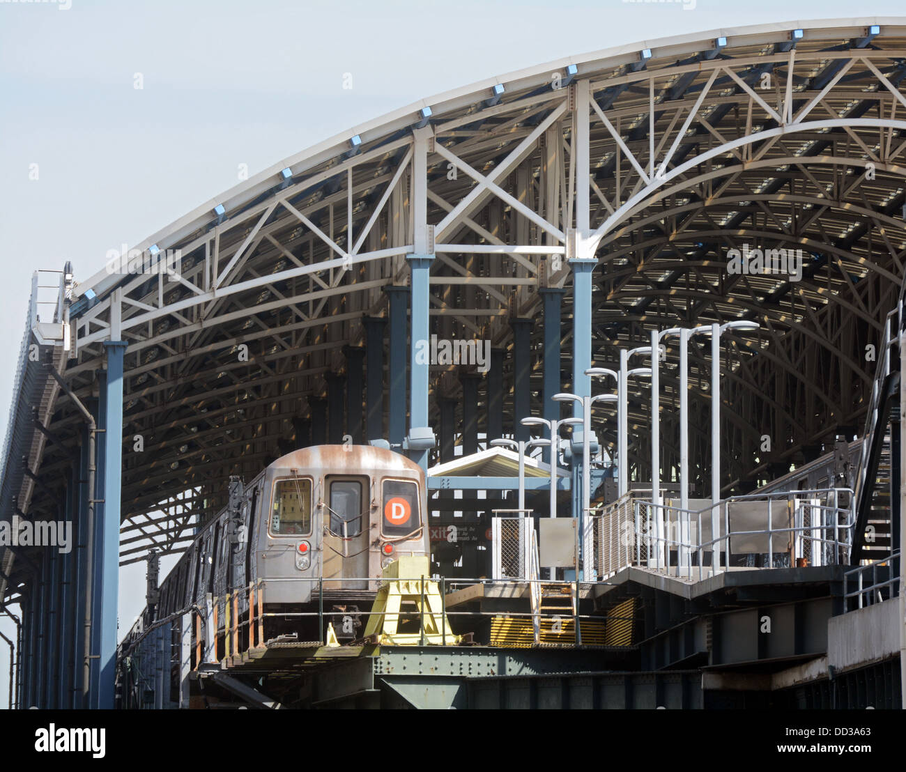 Un elevato D Stazione metropolitana all'ultima fermata, Stillwell Avenue a Coney Island, Brooklyn, New York Foto Stock