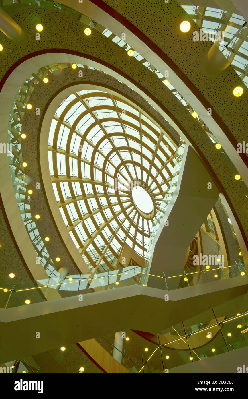 Dettagli architettonici del moderno edificio della Biblioteca centrale nel centro della città di Liverpool, in Inghilterra. Foto Stock