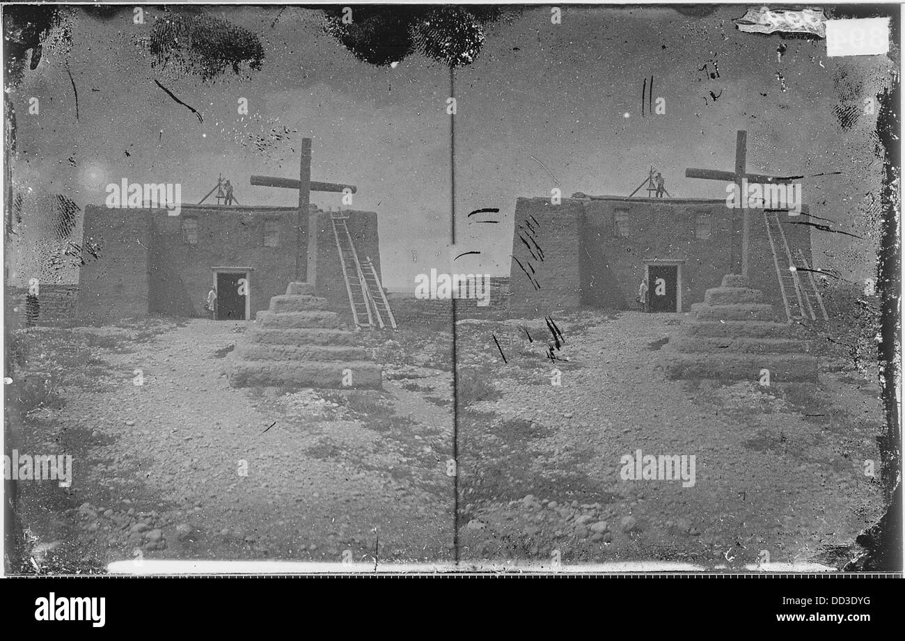 La Chiesa cattolica romana, situata in Plaza of Guadalupe, in Colorado, è un punto di riferimento storico e culturale. La chiesa fa parte del ricco patrimonio della zona e funge da centro per la vita religiosa e comunitaria locale. Foto Stock