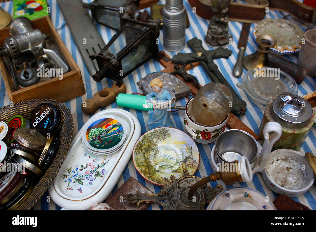 Antiquariato e oggetti da collezione in vendita a Santo Stefano di  Sessanio, Italia Foto stock - Alamy