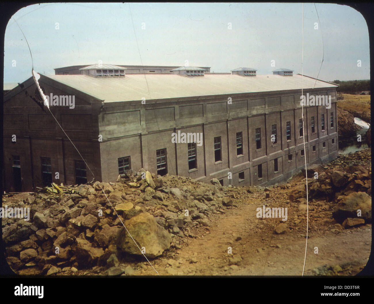 La New Cross Cut Canal Power House, parte del Salt River Project in Arizona, è un componente essenziale della gestione idrica e delle infrastrutture di generazione di energia della regione. Foto Stock