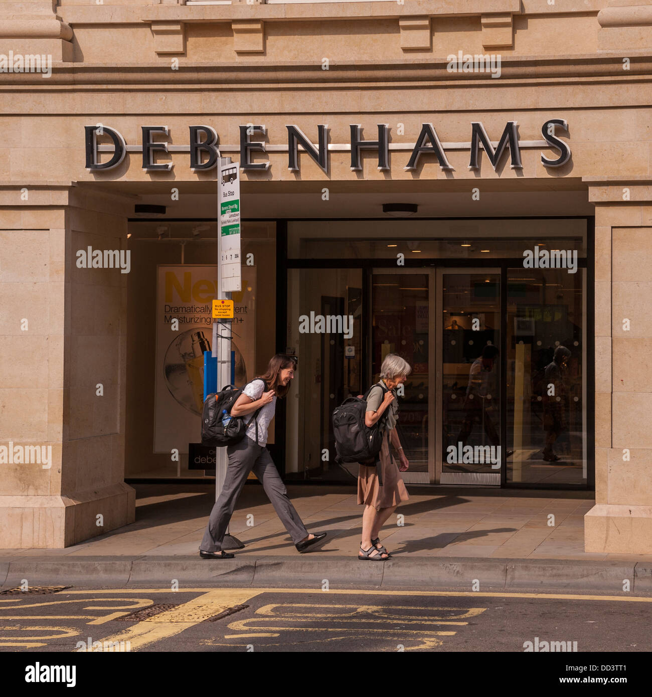 Il reparto Debenhams shop store in bagno , Somerset , Inghilterra , Inghilterra , Regno Unito Foto Stock Il reparto Debenhams shop store in bagno , Somerset , Inghilterra , Inghilterra , Regno Unito Foto Stock