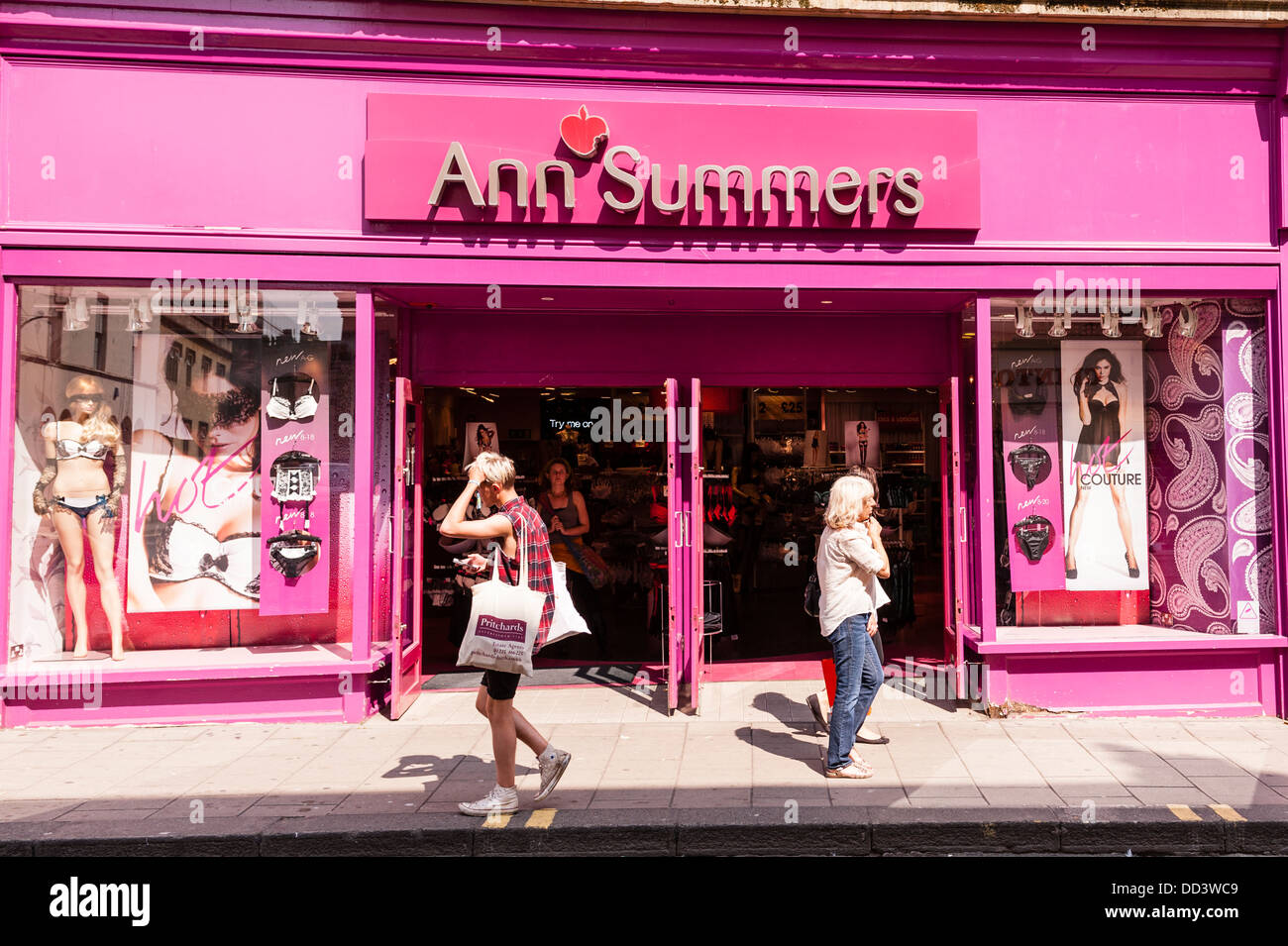 La Ann Summers adult shop store in bagno , Somerset , Inghilterra , Inghilterra , Regno Unito Foto Stock La Ann Summers adult shop store in bagno , Somerset , Inghilterra , Inghilterra , Regno Unito Foto Stock