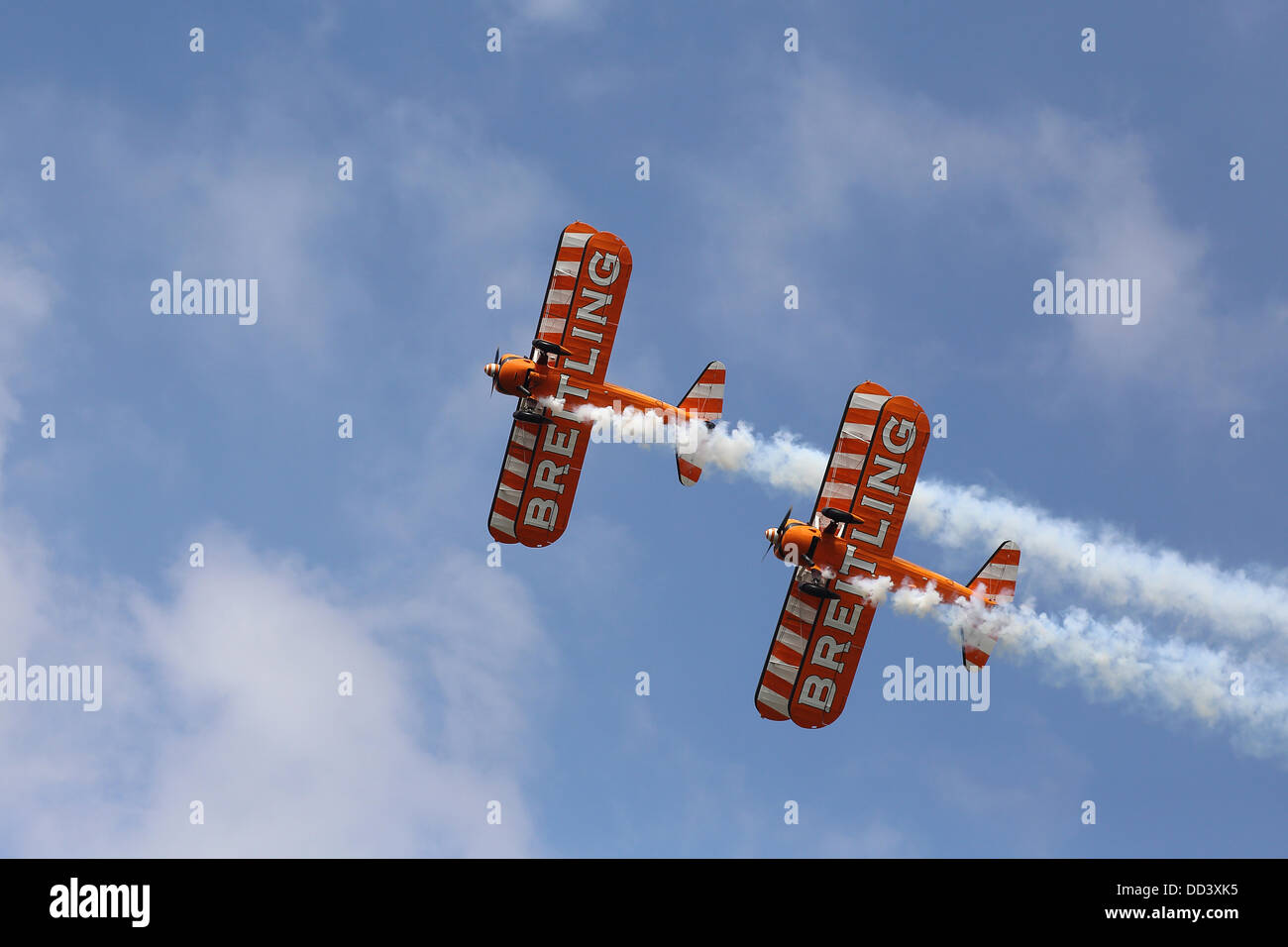 Aviosuperficie di Dunsfold, Surrey, Regno Unito. 25 Ago, 2013. Le ali e le ruote Air show Dunsfold Airfield, Surrey, Regno Unito. Ala Bretling Walkers Credito: Beata Moore/Alamy Live News Foto Stock