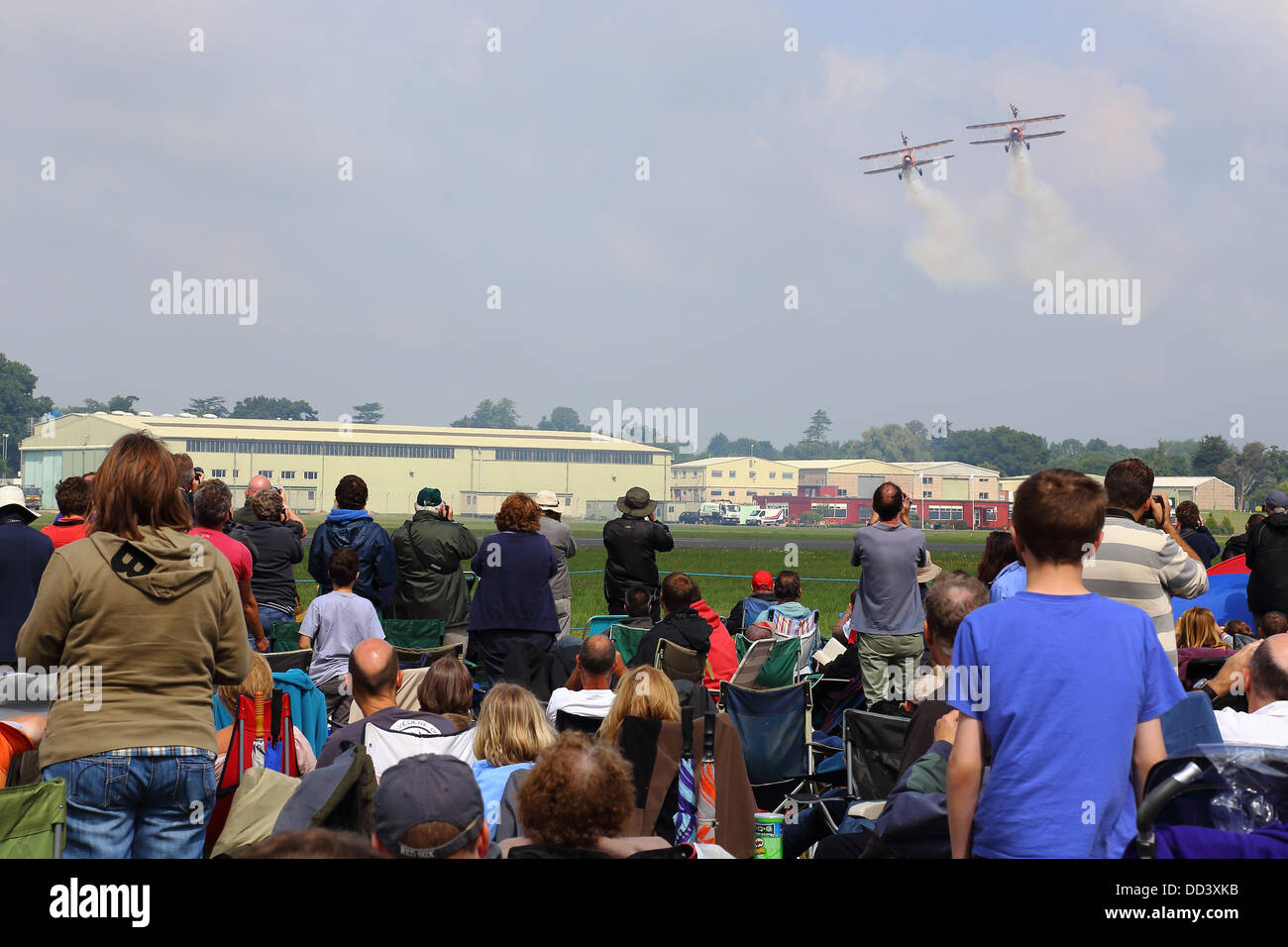 Aviosuperficie di Dunsfold, Surrey, Regno Unito. 25 Ago, 2013. Le ali e le ruote Air show Dunsfold Airfield, Surrey, Regno Unito. Ala Bretling Walkers Credito: Beata Moore/Alamy Live News Foto Stock