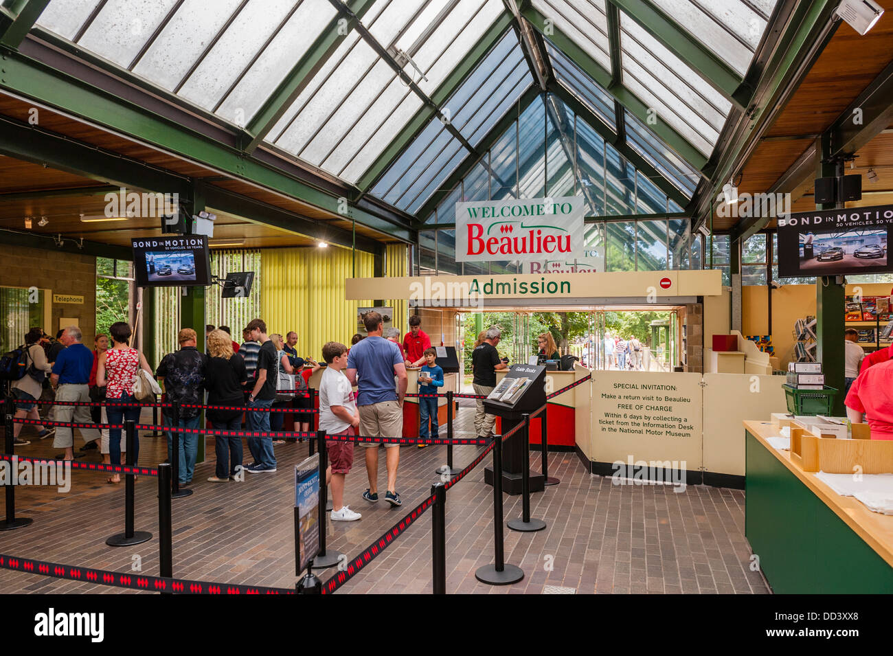 L'entrata presso il National Motor Museum di Beaulieu a Beaulieu , Hampshire , Inghilterra , Inghilterra , Regno Unito Foto Stock