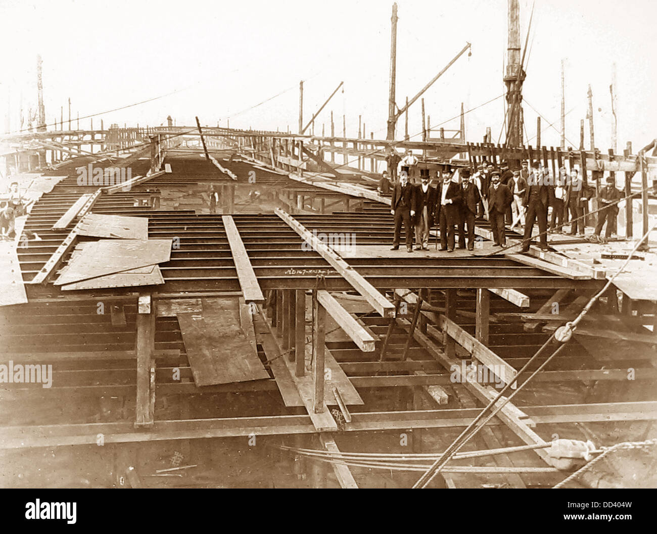 Thames Ironworks e società di costruzione navale - la costruzione di una nave da guerra periodo Vittoriano - la costruzione del ponte Foto Stock
