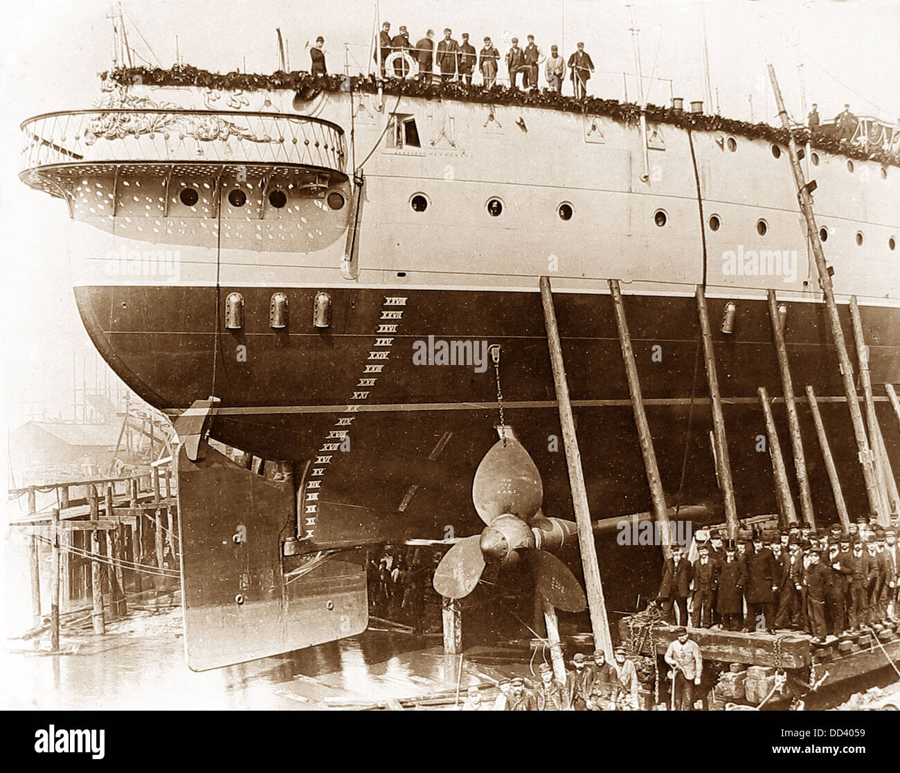 Thames Ironworks e società di costruzione navale - la costruzione di una nave da guerra periodo Vittoriano - la vite ed il timone Foto Stock