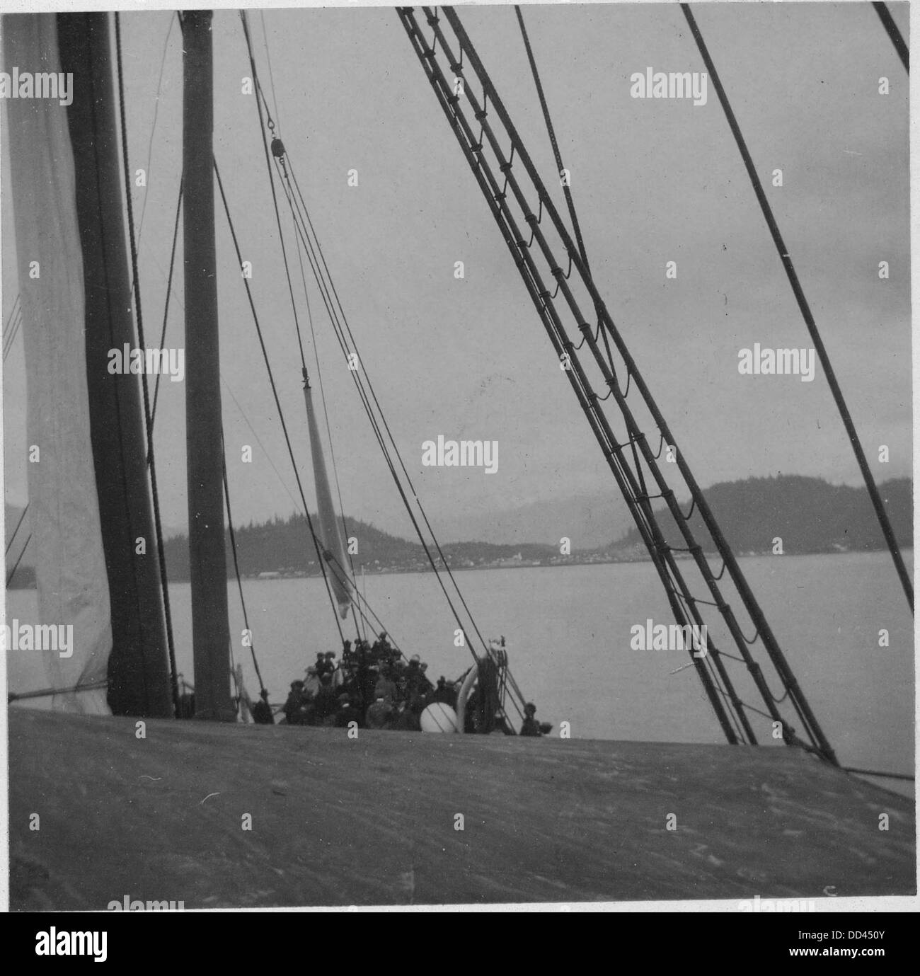 Wrangell, credo. Colore di primo piano e la gente sul ponte di prua, sfondo, Wrangell. - - 297233 Foto Stock