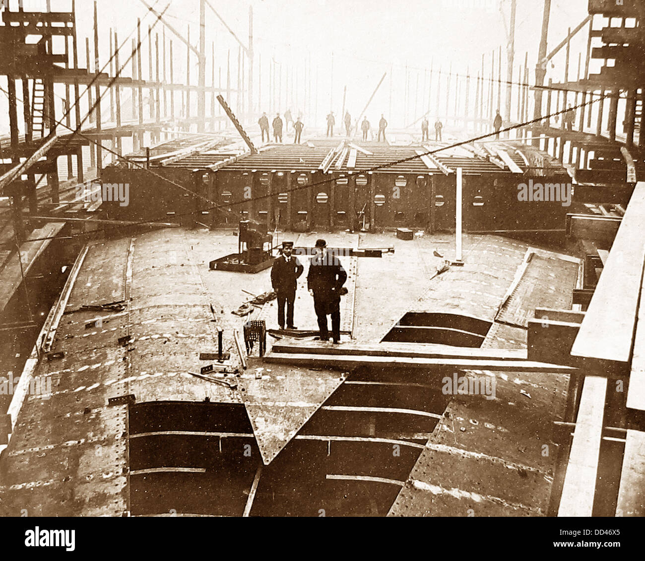 Thames Ironworks e società di costruzione navale - la costruzione di una nave da guerra periodo Vittoriano - Il Deck Foto Stock