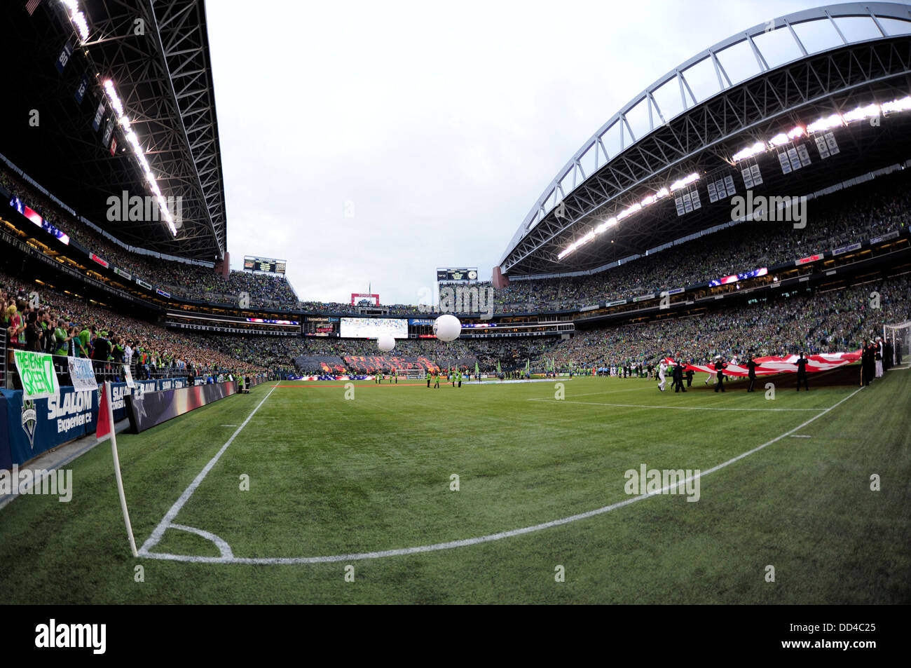 Agosto 25, 2013. 67,385 di presenze per un gioco tra Seattle sirene FC e i legnami di Portland in campo CenturyLink a Seattle, WA. Sirene di Seattle FC sconfigge Portland legnami 1 - 0.George Holland / Cal Sport Media. Foto Stock