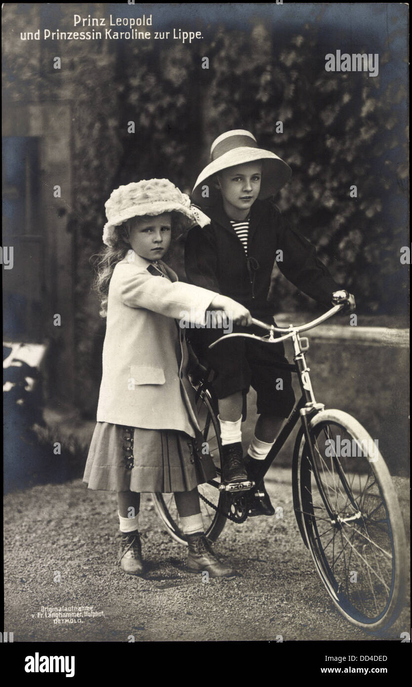 Ak Prinz Leopold und Prinzessin Karoline zur Lippe, Fahrrad; Foto Stock