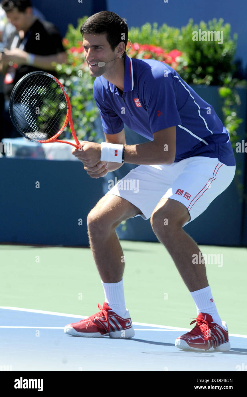 Novak Djokovic assiste il 2013 Arthur Ashe Kids Day a USTA Billie Jean King National Tennis Center il 24 agosto 2013 nel Queens borough di New York City Foto Stock