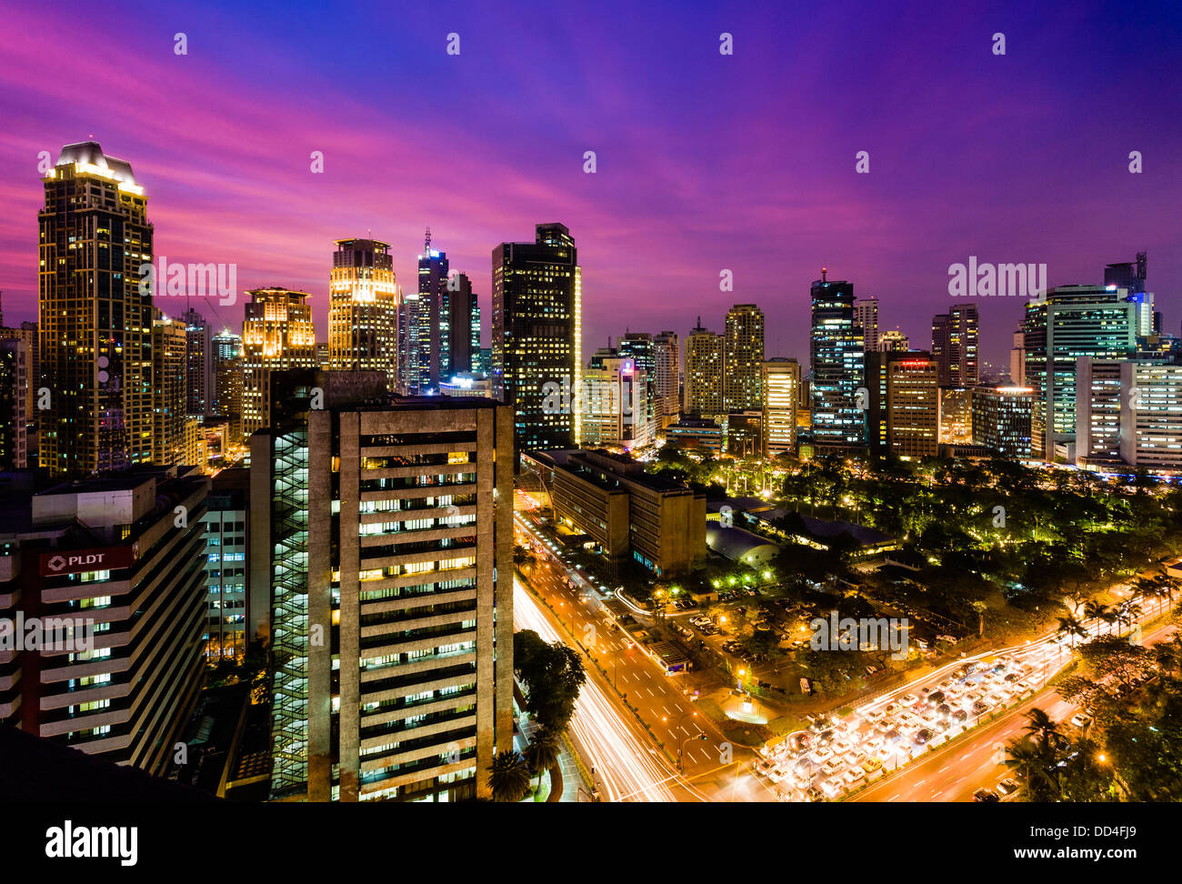 Città di Makati al crepuscolo, Metro Manila, Filippine Foto Stock