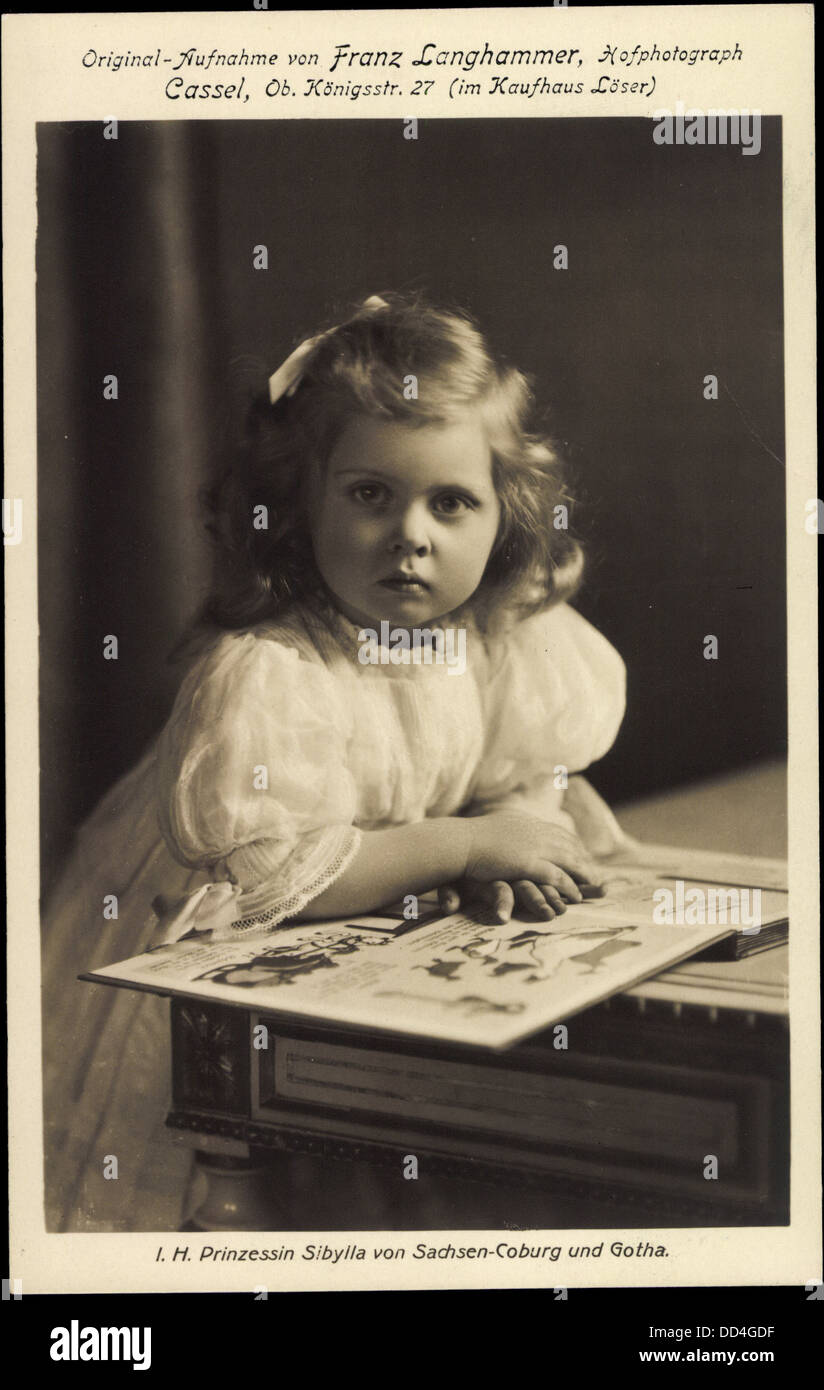 Ak Prinzessin Sibylla von Sachsen Coburg Gotha, Junges Mädchen, Buch; Foto Stock