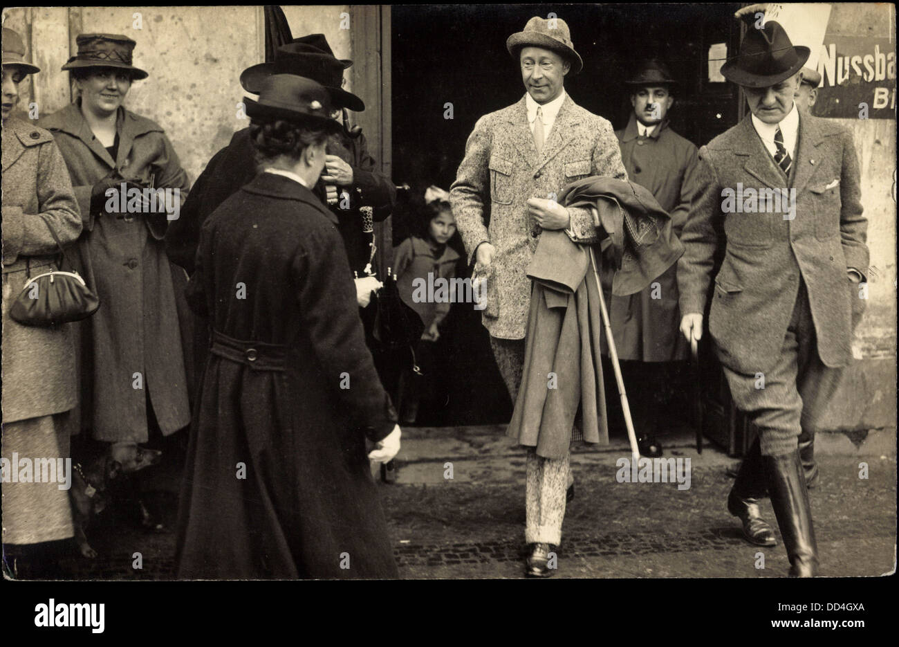 Ak Kronprinz Wilhelm von Preußen, Spaziergang, Zuschauer; Foto Stock