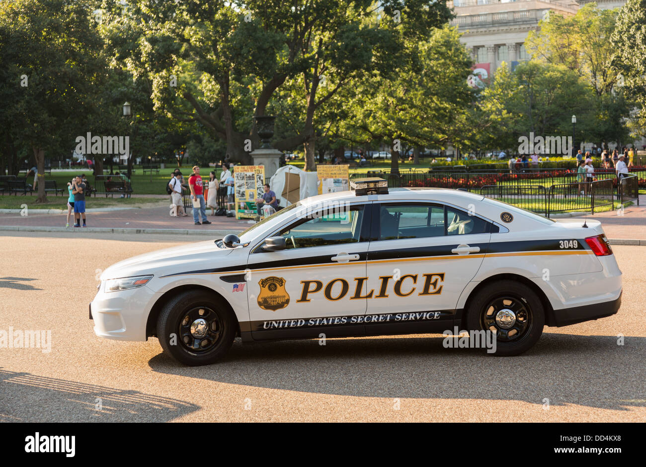 United States Secret Service (USSS) uniforme della divisione auto della polizia parcheggiata su Pennsylvania Avenue a Washington DC Foto Stock