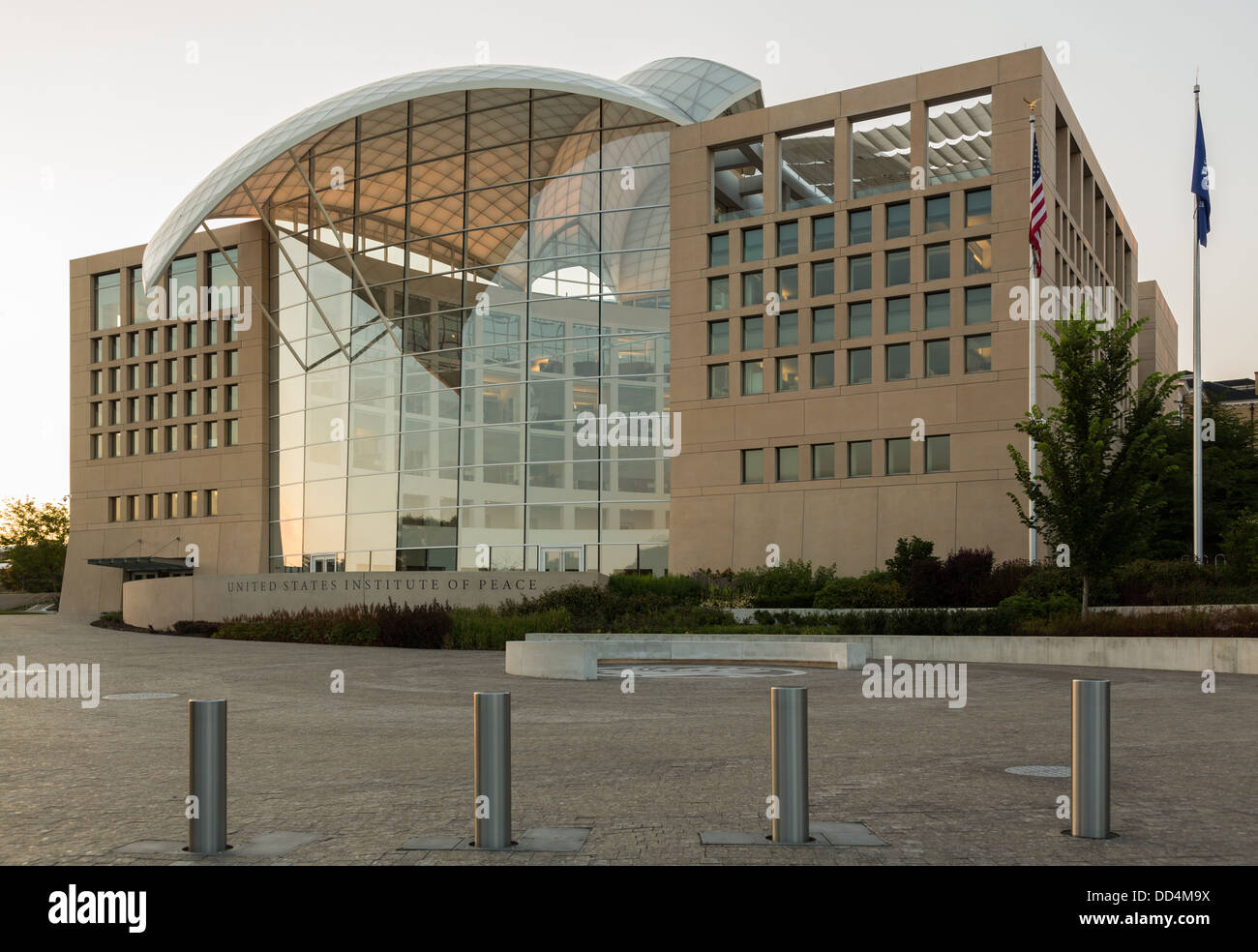 Stati Uniti Istituto di pace (USIP) edificio, Washington DC nella luce della sera Foto Stock