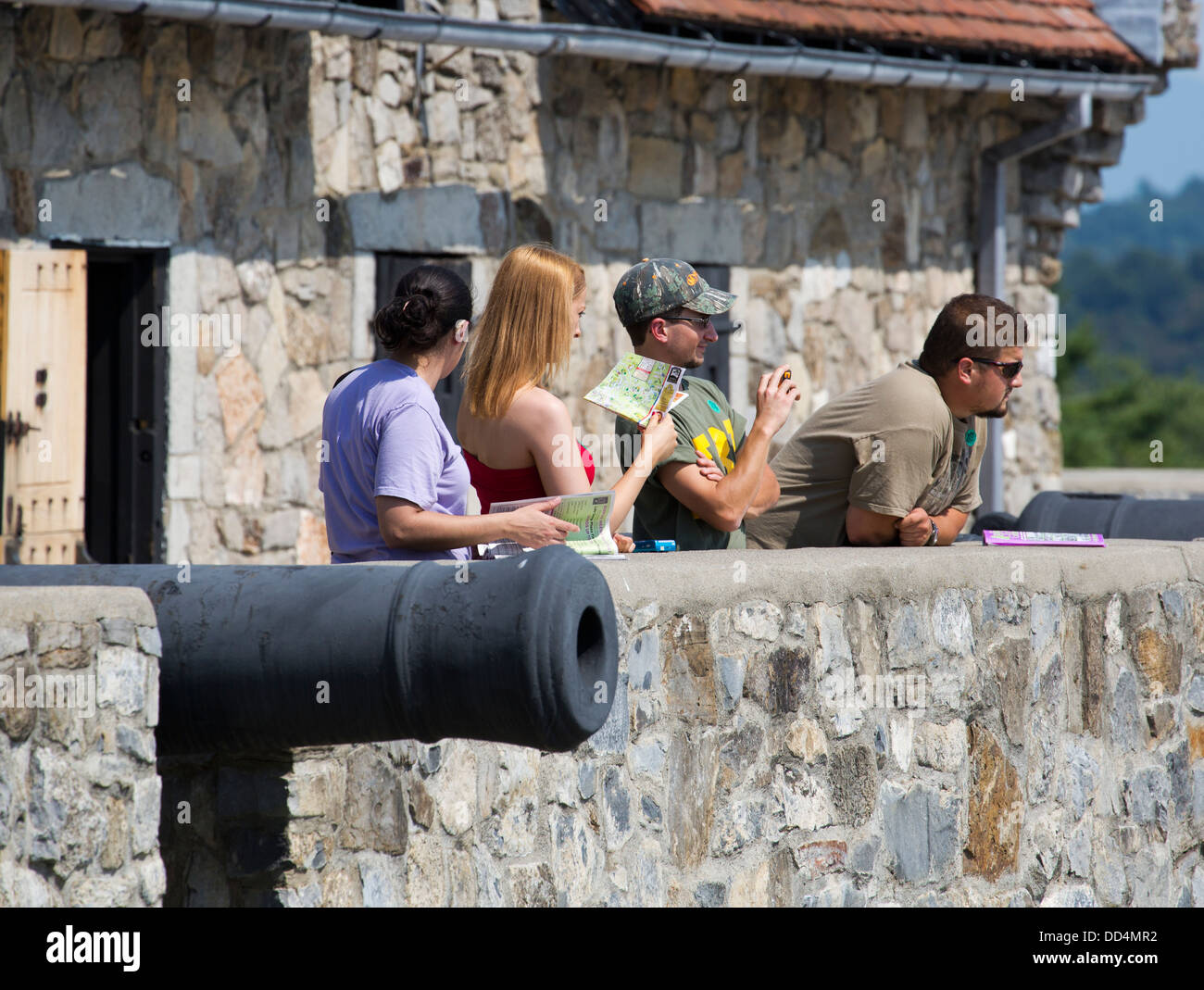 I turisti a Fort Ticonderoga New York STATI UNITI D'AMERICA. Xviii secolo Fort Carillon militari di Lake Champlain Lake George New York Foto Stock