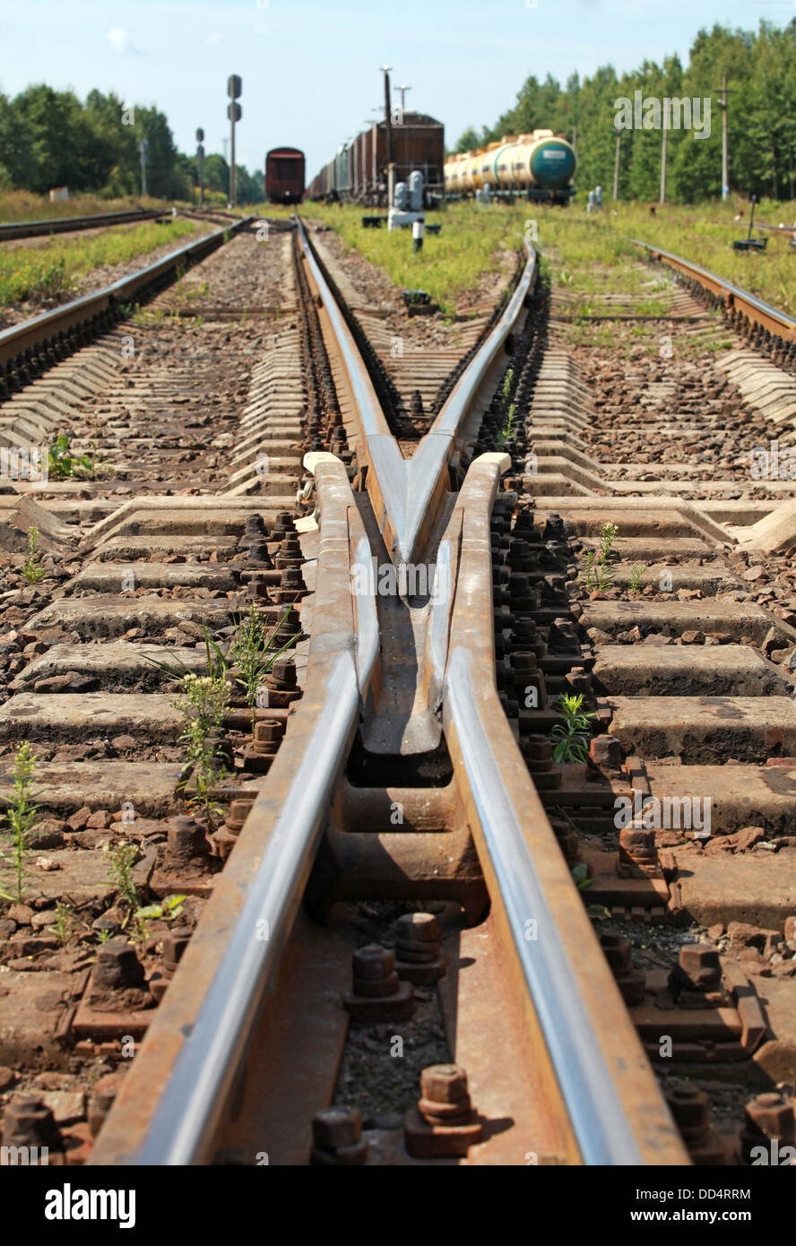 Ferrovia moderna prospettiva di giunzione. Trasporto industriale sfondo Foto Stock