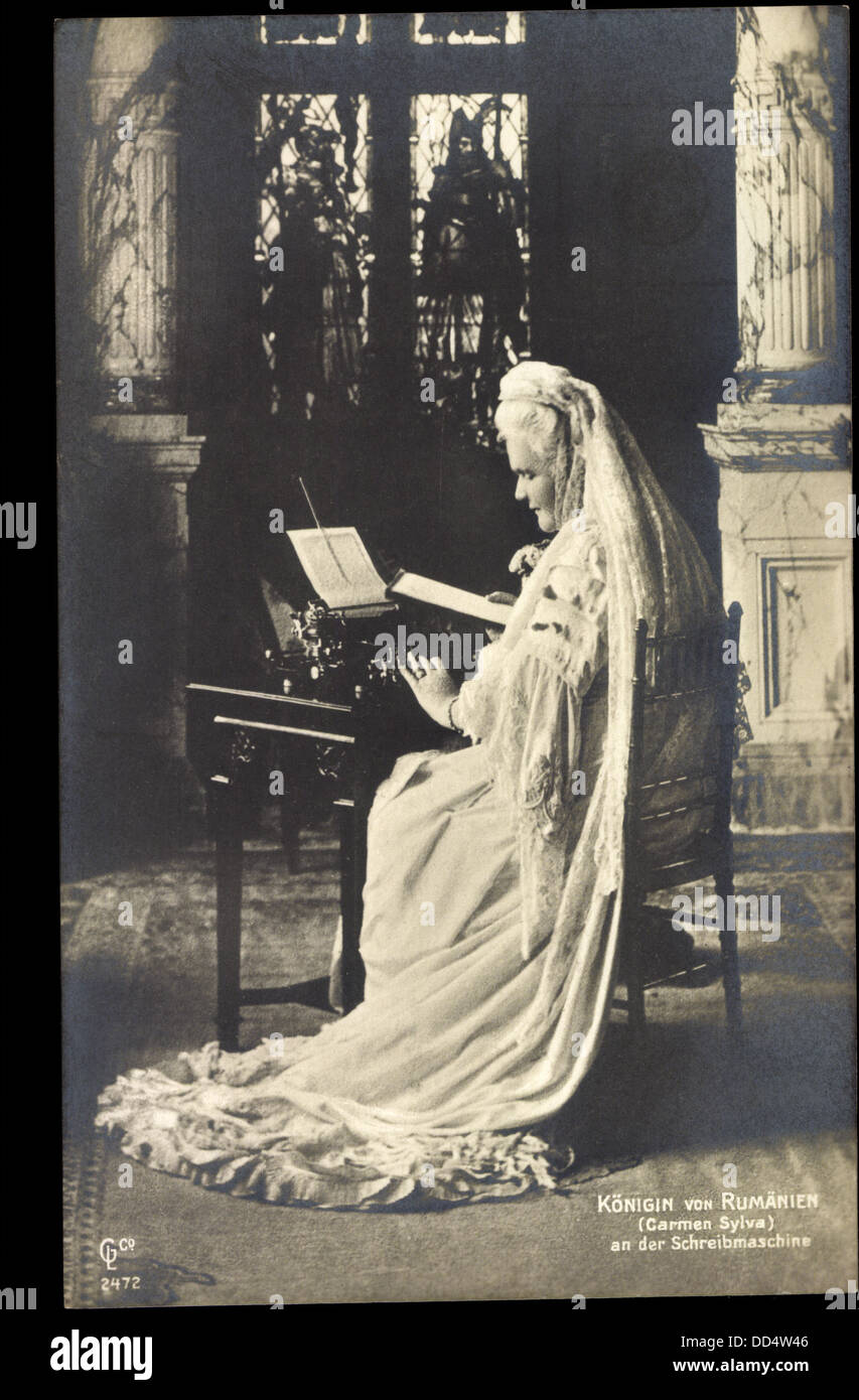 Ak Königin Carmen Sylva von Rumänien an der Schreibmaschine; Foto Stock