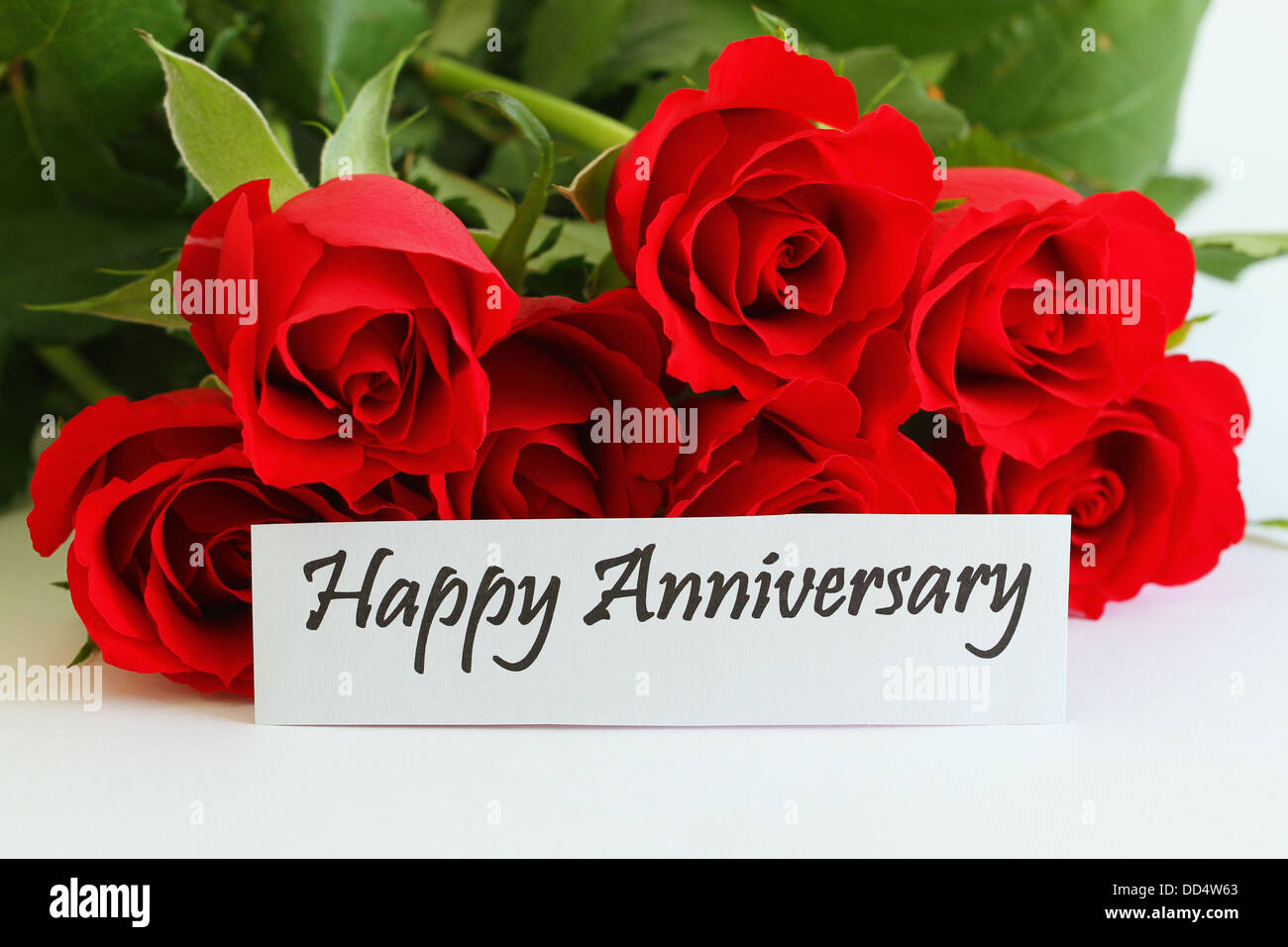 Felice anniversario card con rose rosse Foto Stock