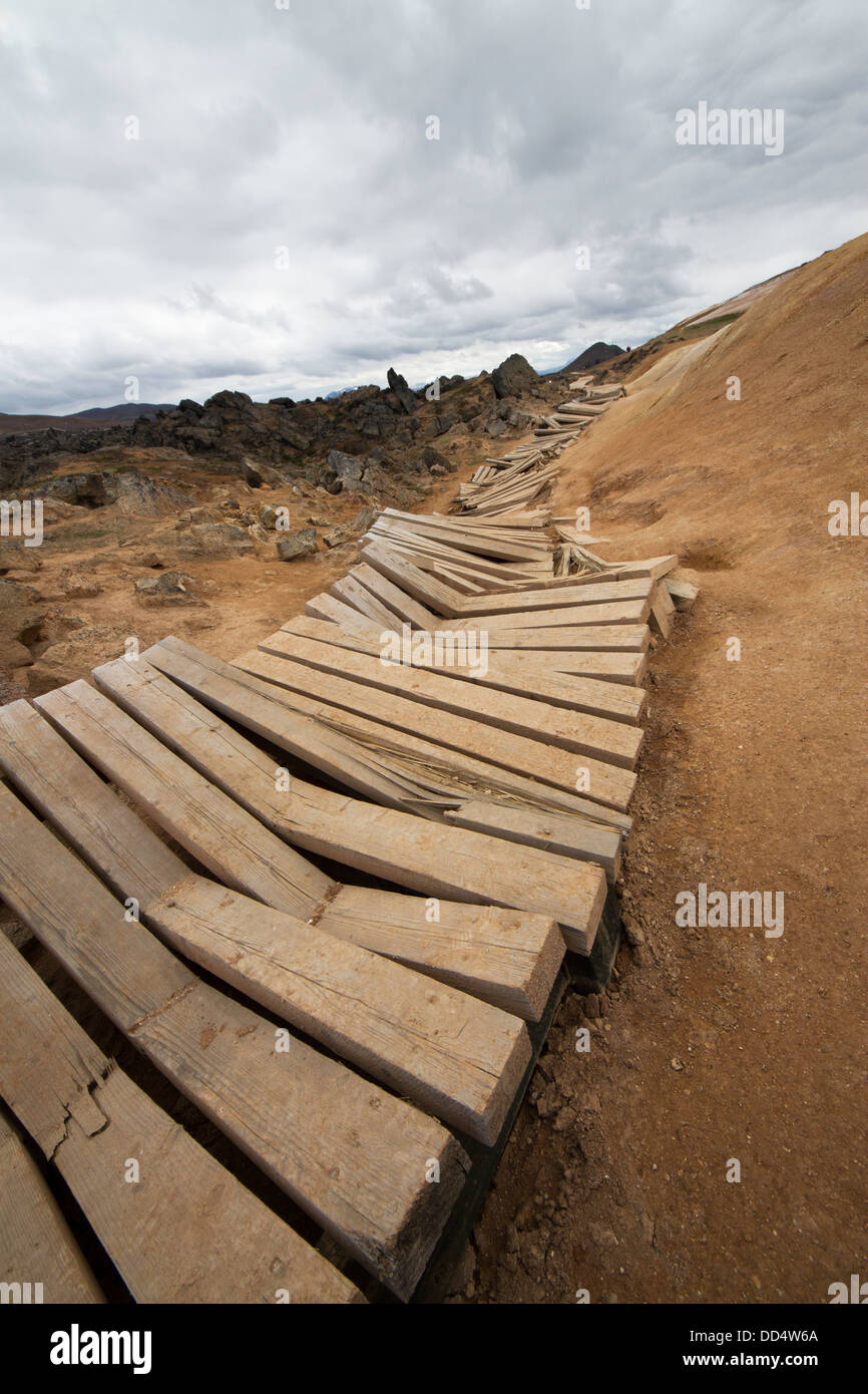 Danni dopo l'inverno a krafla marciapiede Foto Stock