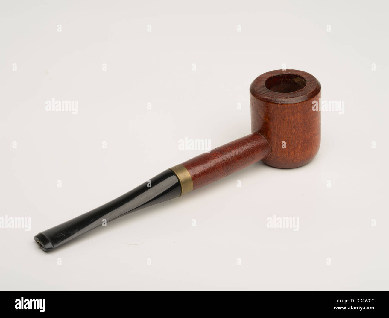 Legno di ciliegio di fumatore canalizzazione ( Prunus avium ) Foto Stock