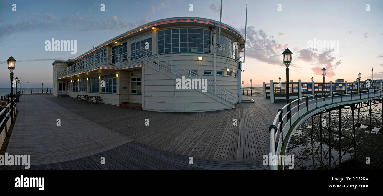 Panorama dell'edificio Art Deco al fine di Worthing Pier, West Sussex, Regno Unito Foto Stock